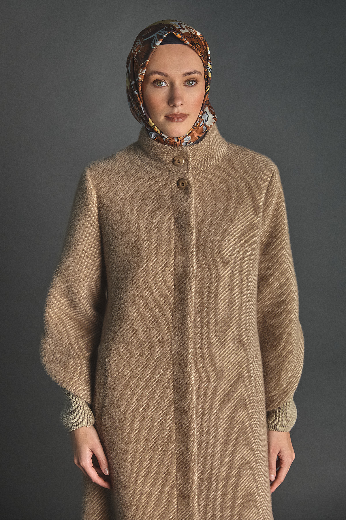 Yüksek Yakalı Lale Kol Ribanalı Kaban