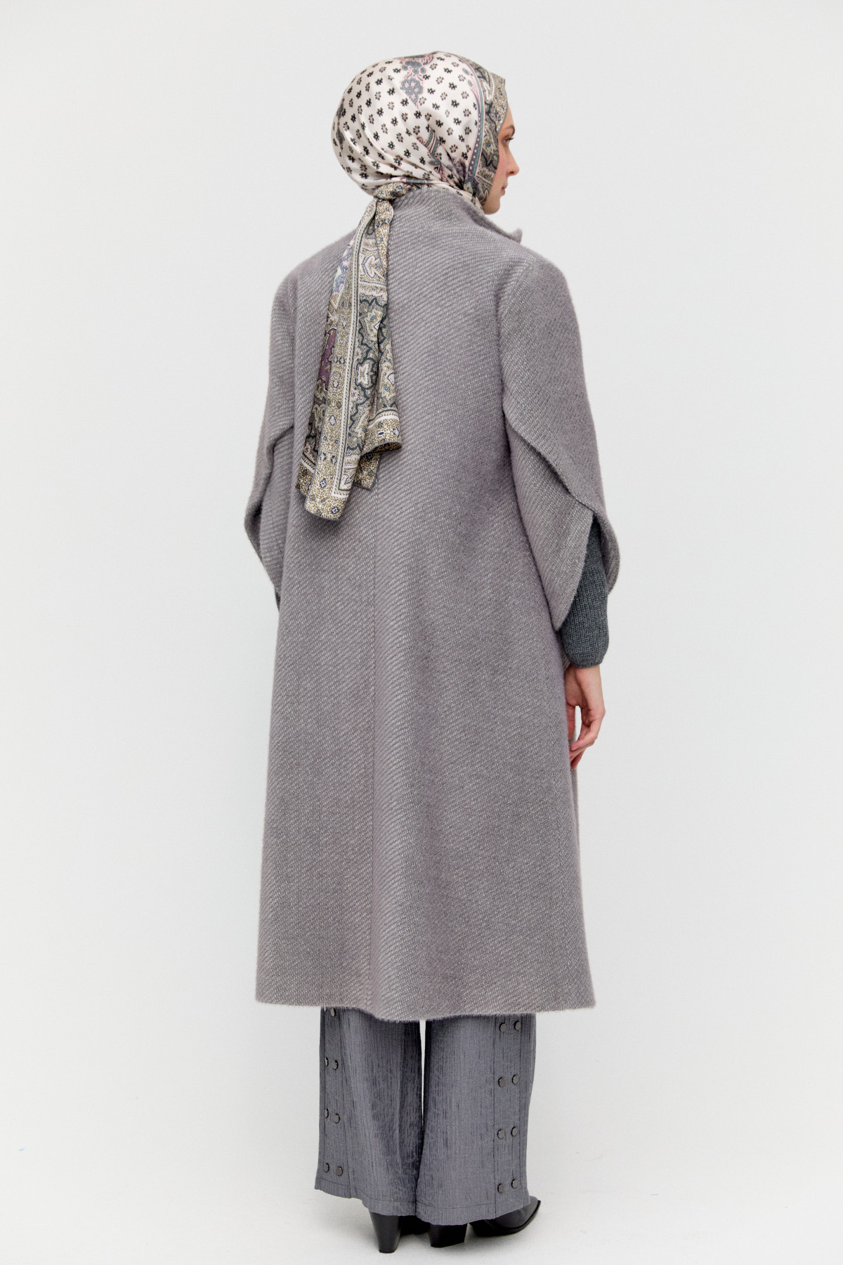 Yüksek Yakalı Lale Kol Ribanalı Kaban