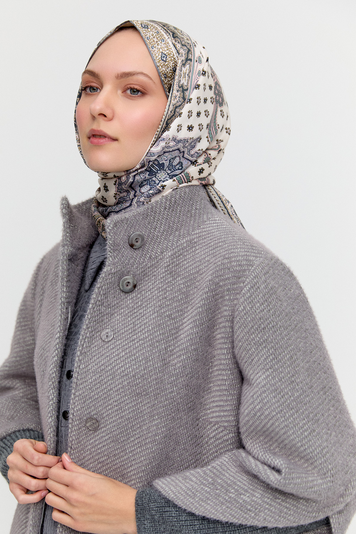 Yüksek Yakalı Lale Kol Ribanalı Kaban