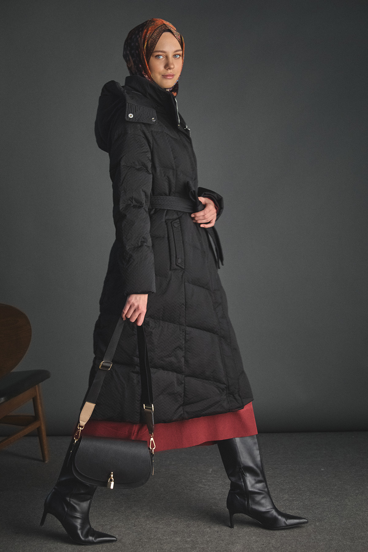 Dokulu Kumaş Dolgulu Kaz Tüyü Mont