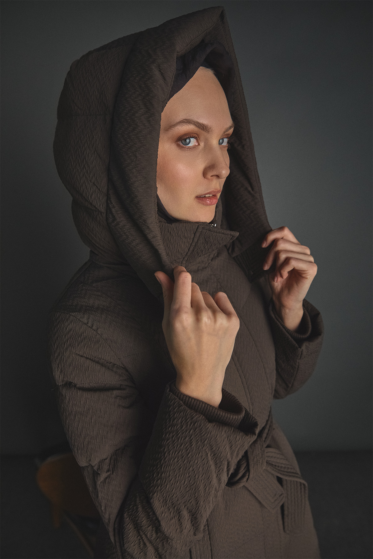 Dokulu Kumaş Dolgulu Kaz Tüyü Mont