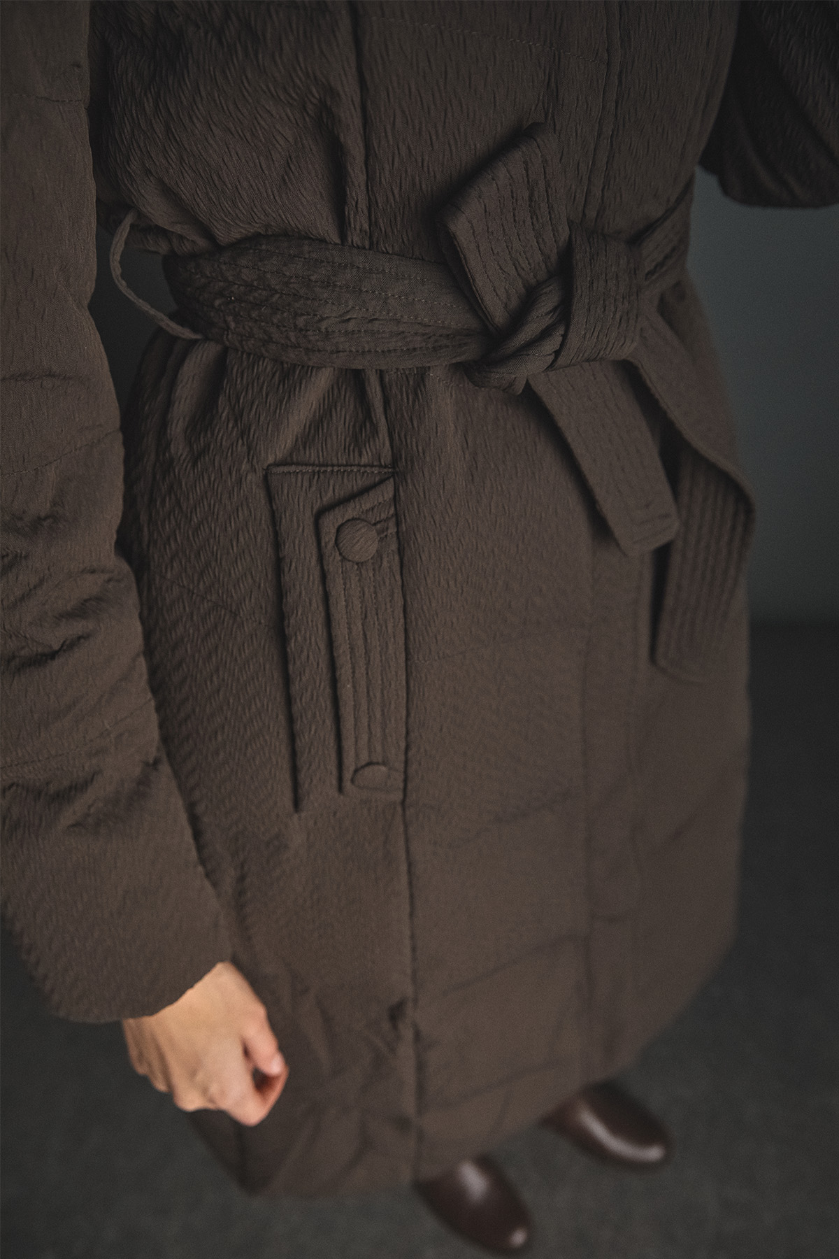 Dokulu Kumaş Dolgulu Kaz Tüyü Mont