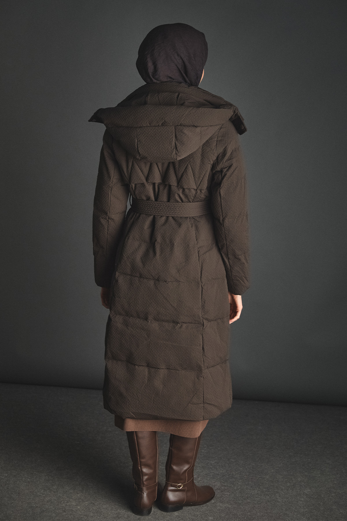 Dokulu Kumaş Dolgulu Kaz Tüyü Mont