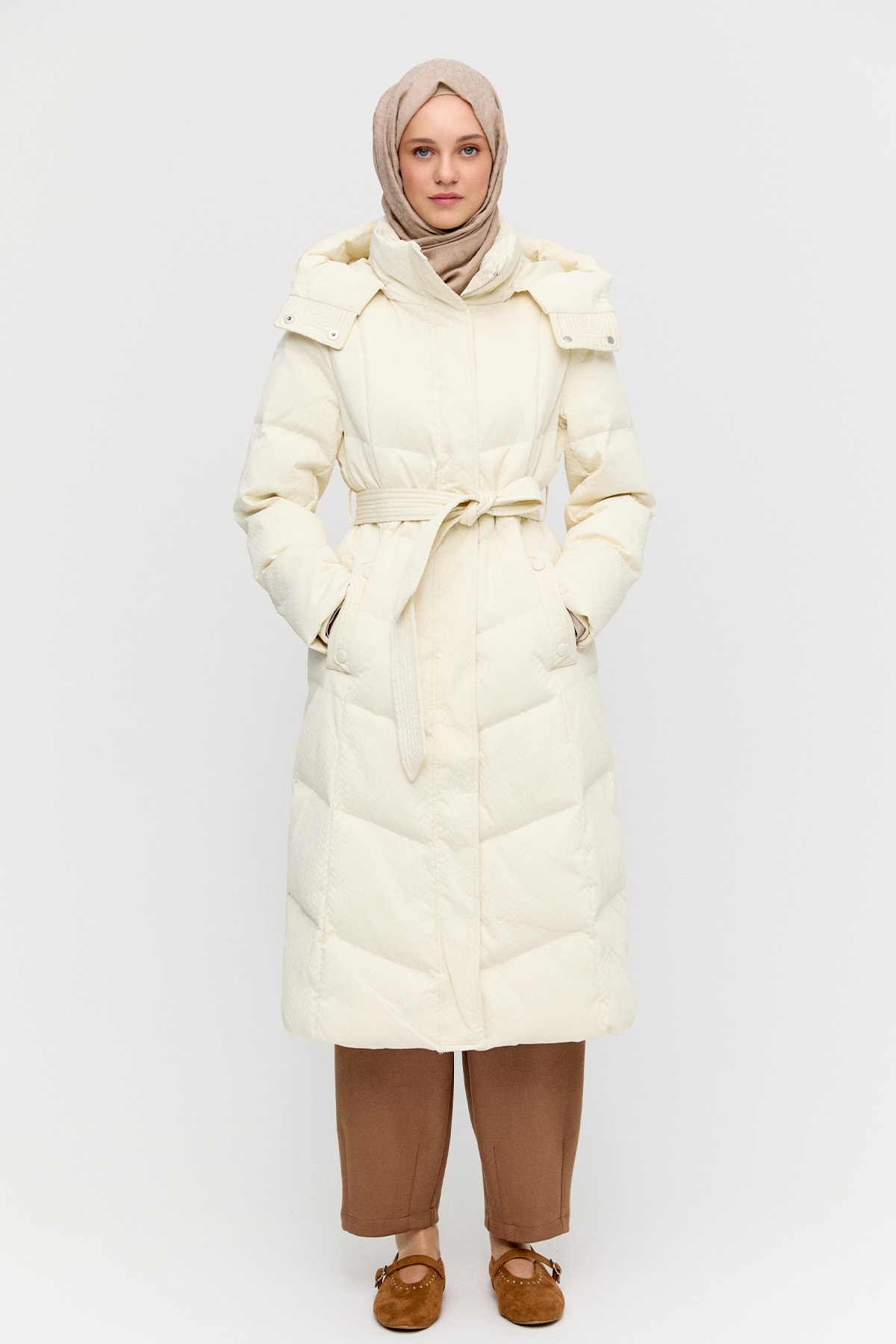 Dokulu Kumaş Dolgulu Kaz Tüyü Mont