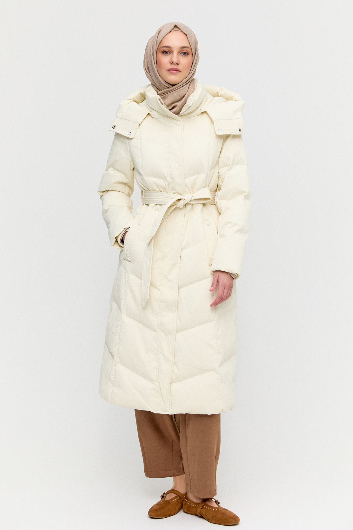 Dokulu Kumaş Dolgulu Kaz Tüyü Mont