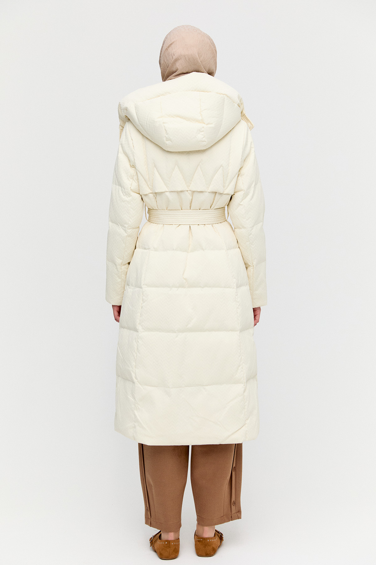 Dokulu Kumaş Dolgulu Kaz Tüyü Mont