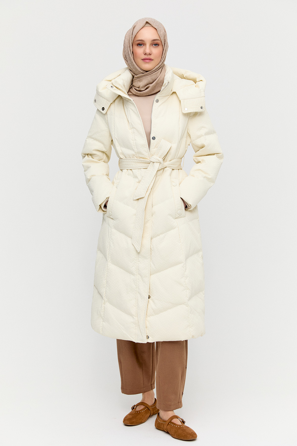 Dokulu Kumaş Dolgulu Kaz Tüyü Mont