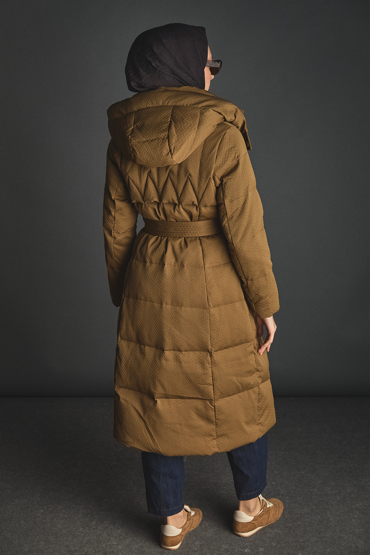 Dokulu Kumaş Dolgulu Kaz Tüyü Mont