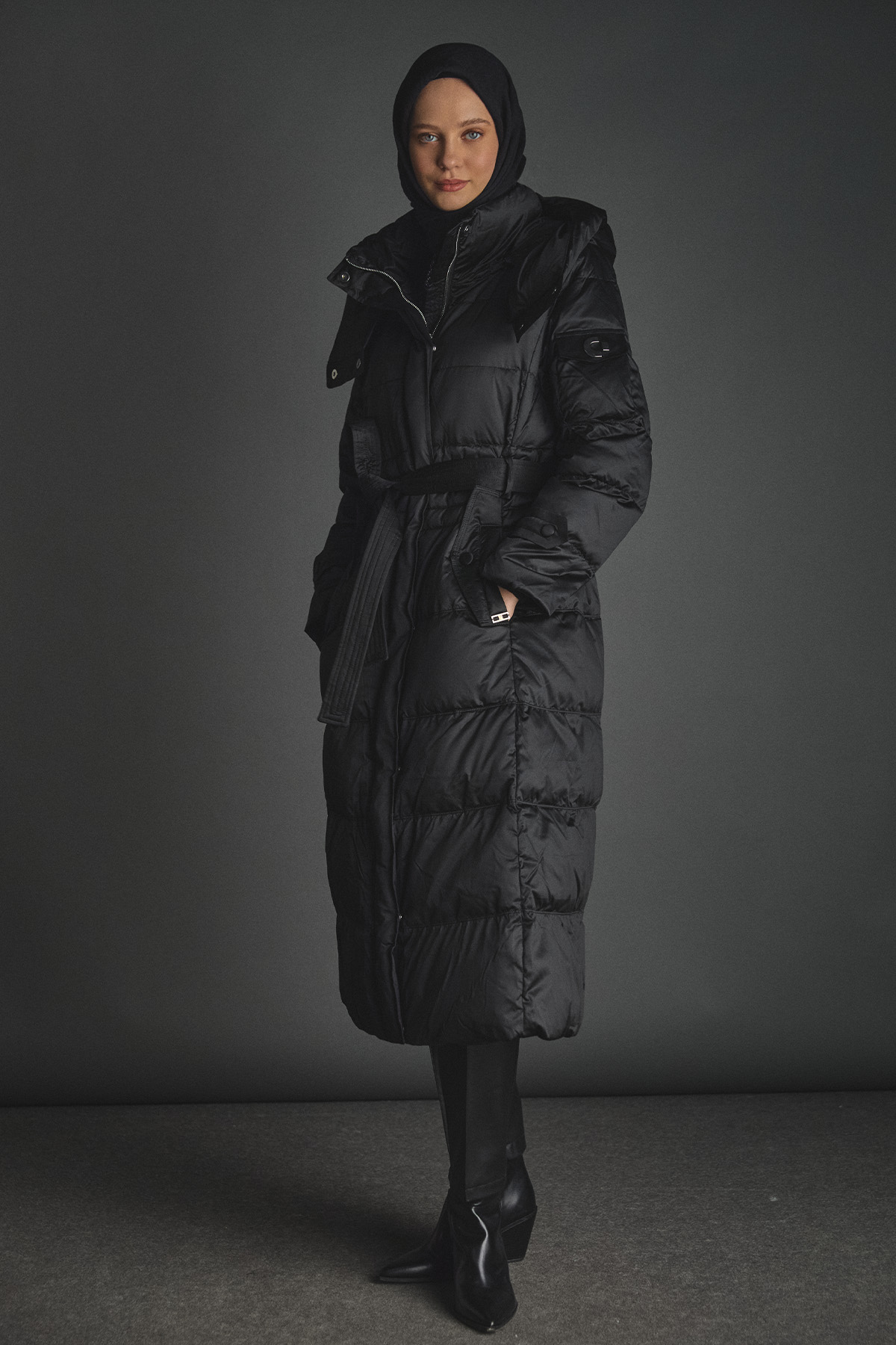 Kapüşonlu Kaz Tüyü Şişme Mont