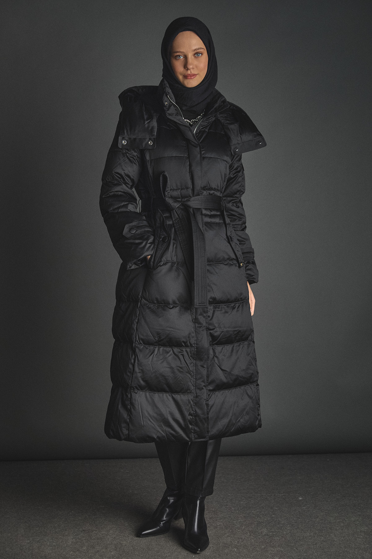 Kapüşonlu Kaz Tüyü Şişme Mont