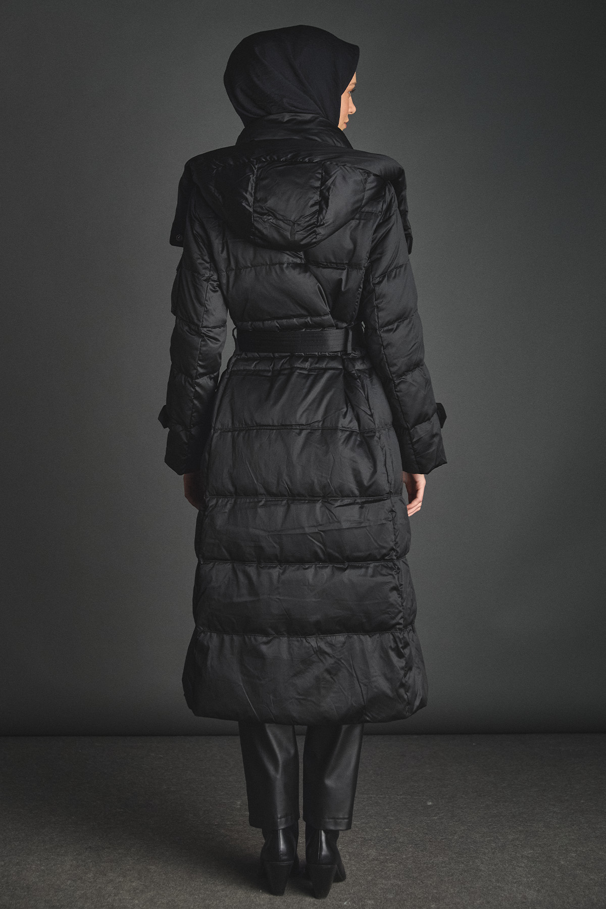 Kapüşonlu Kaz Tüyü Şişme Mont