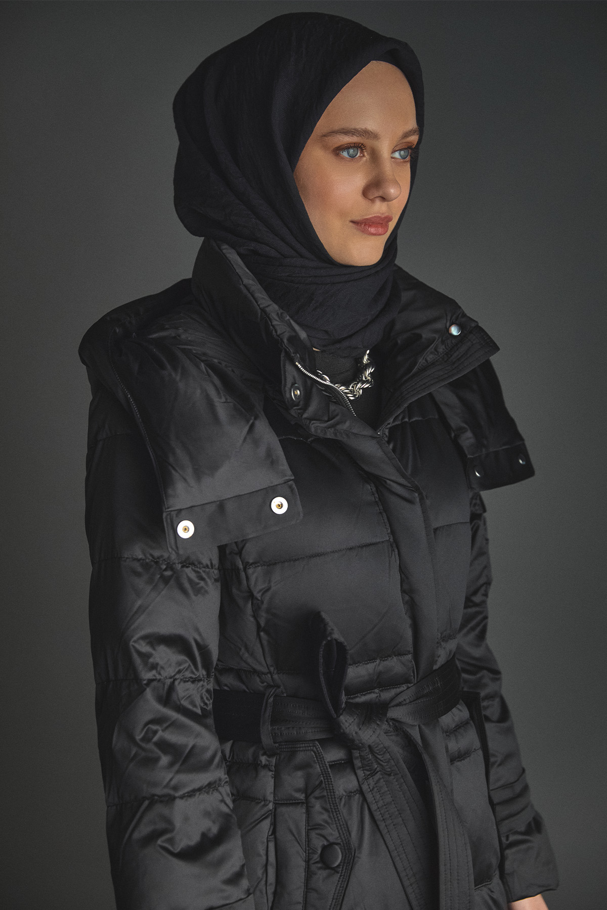 Kapüşonlu Kaz Tüyü Şişme Mont