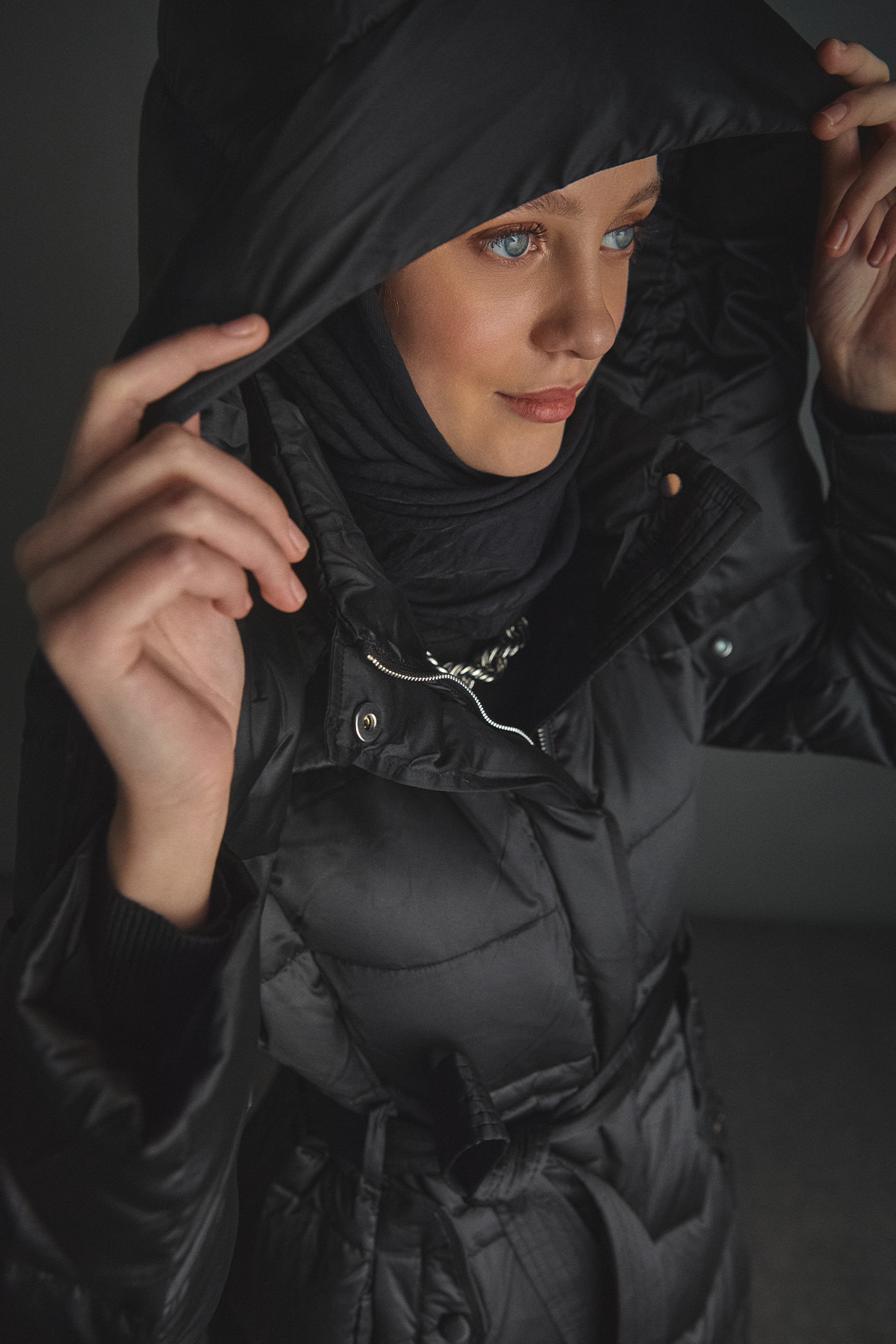 Kapüşonlu Kaz Tüyü Şişme Mont