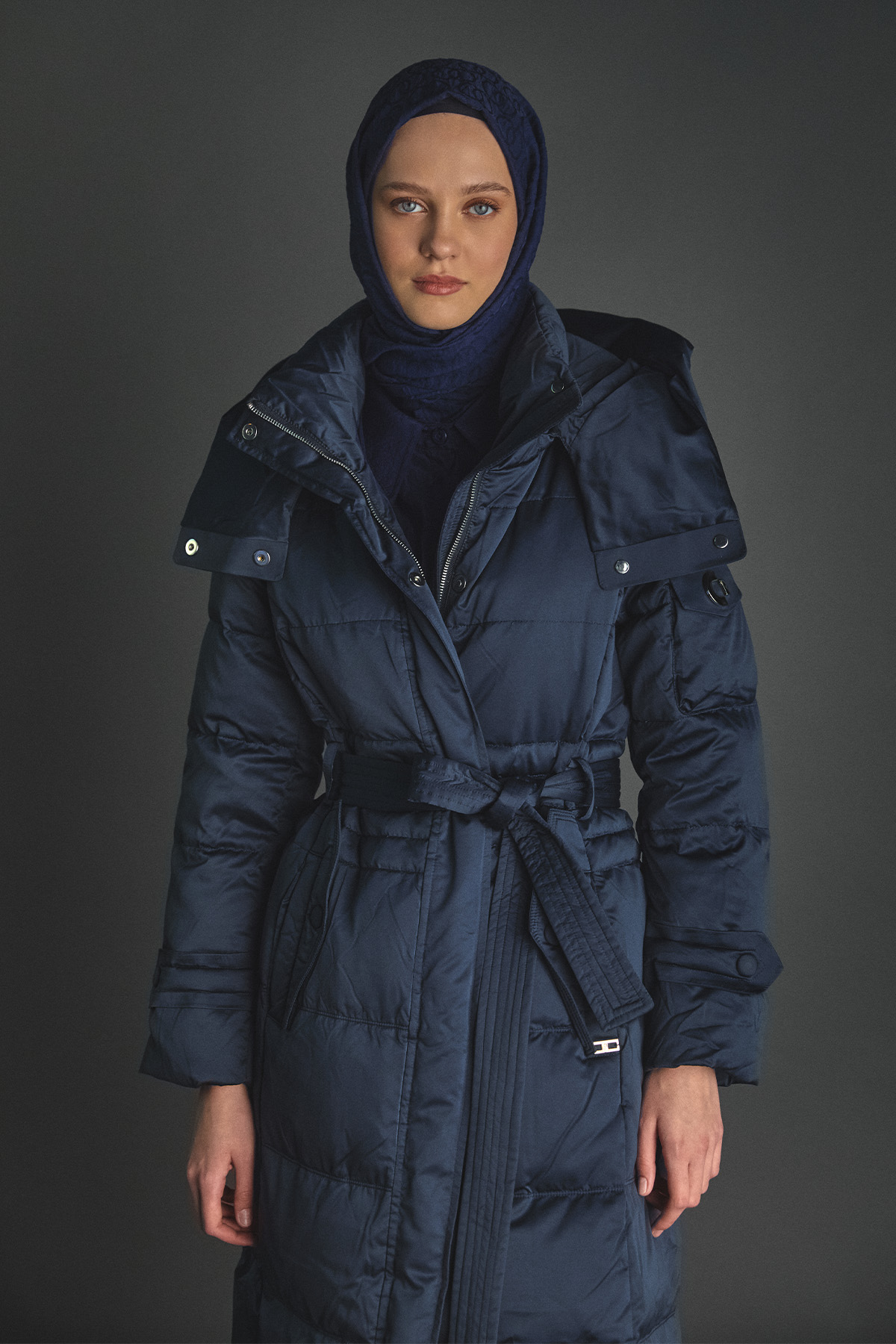 Kapüşonlu Kaz Tüyü Şişme Mont