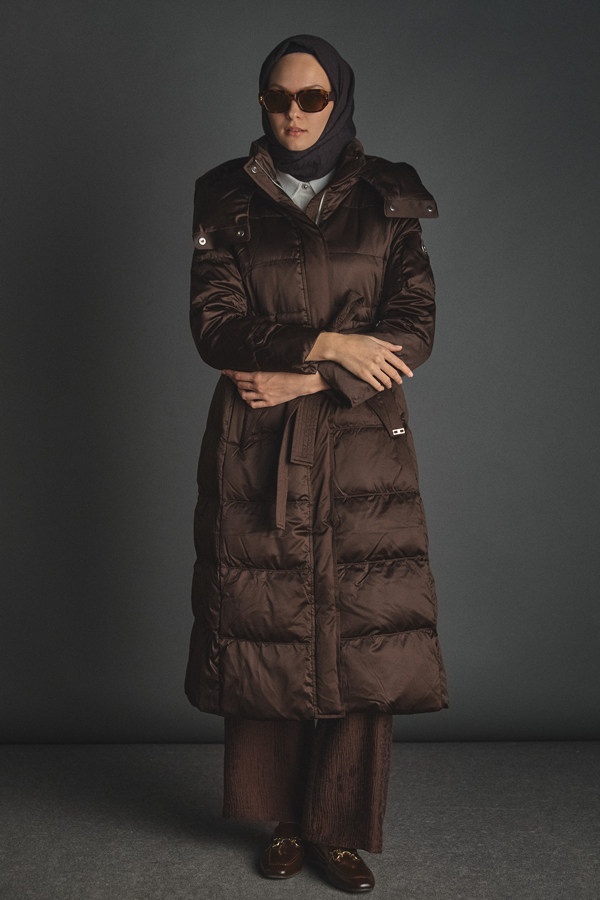 Kapüşonlu Kaz Tüyü Şişme Mont