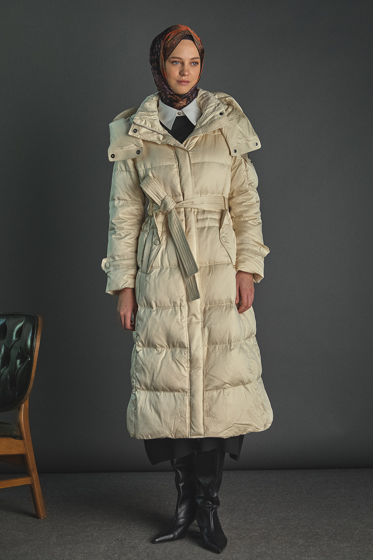 Kapüşonlu Kaz Tüyü Şişme Mont