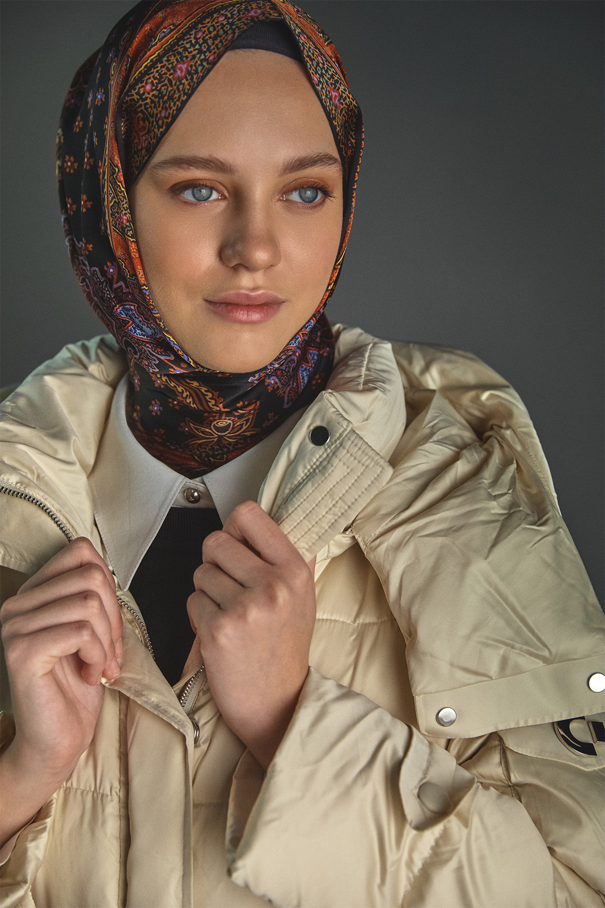 Kapüşonlu Kaz Tüyü Şişme Mont