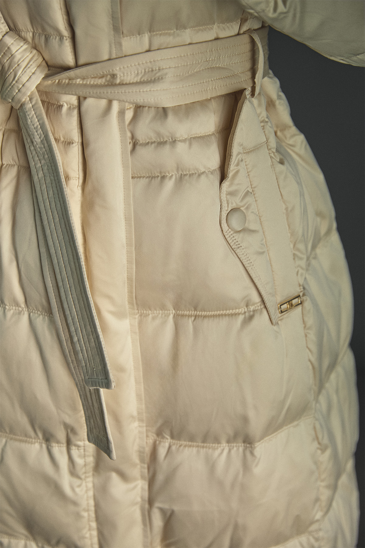 Kapüşonlu Kaz Tüyü Şişme Mont