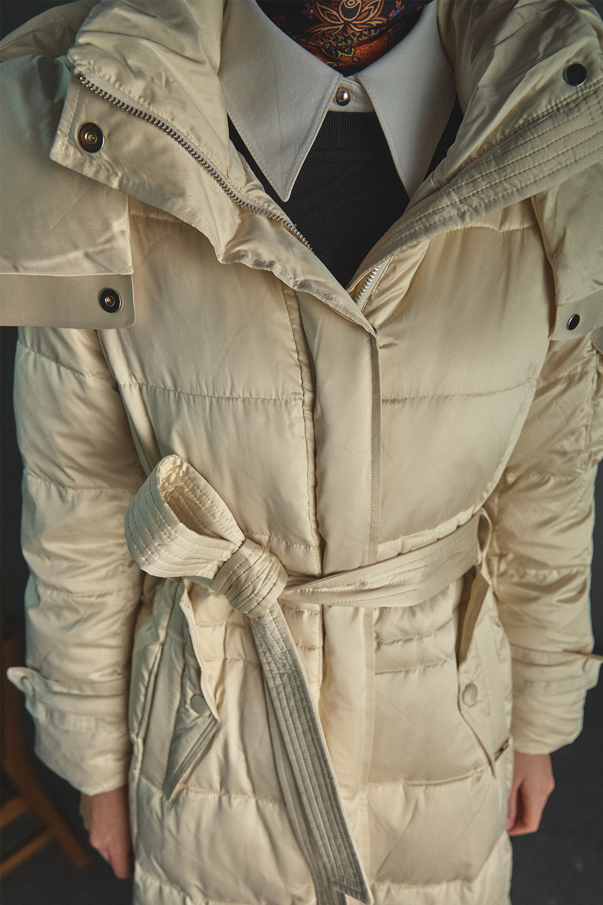 Kapüşonlu Kaz Tüyü Şişme Mont