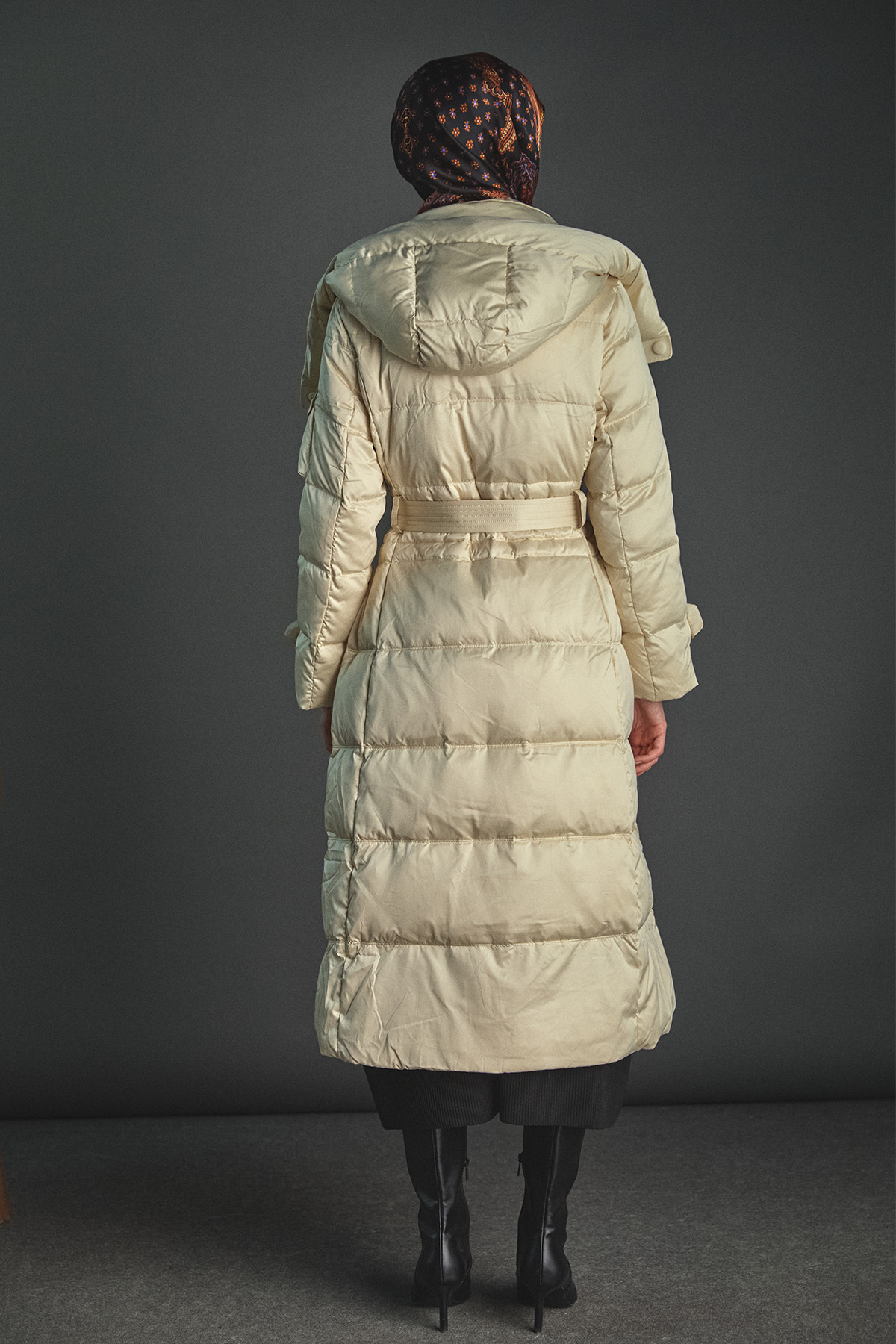 Kapüşonlu Kaz Tüyü Şişme Mont