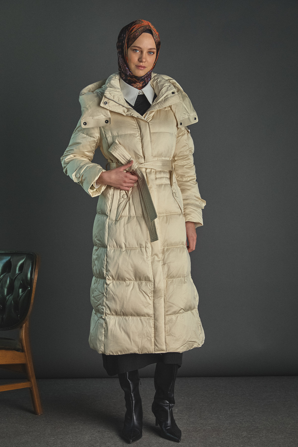 Kapüşonlu Kaz Tüyü Şişme Mont