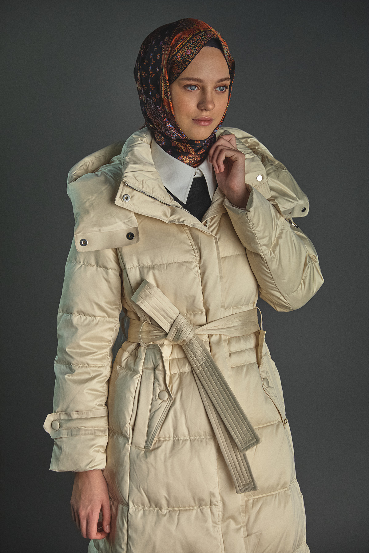 Kapüşonlu Kaz Tüyü Şişme Mont