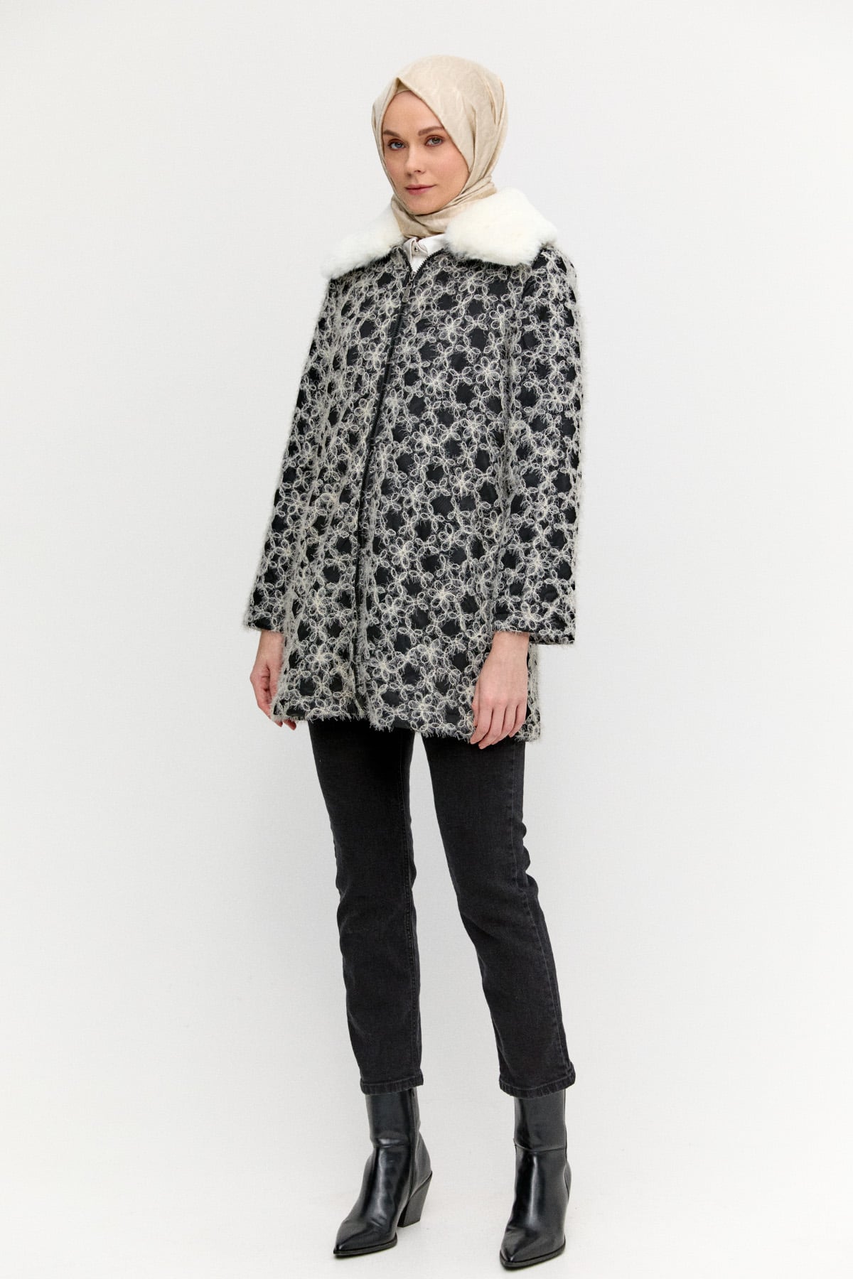 Çiçek Desenli Suni Kürklü Kaban, Tesettür Giyim