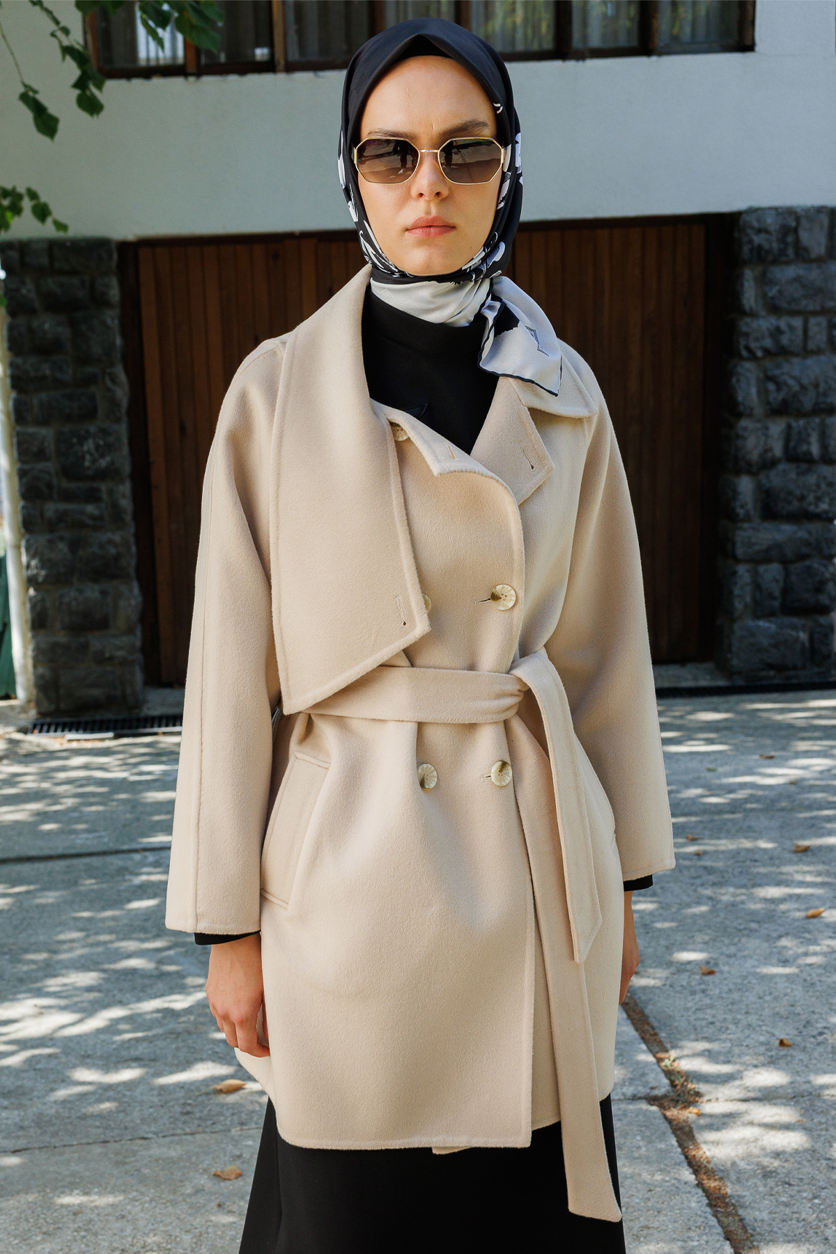 Mendil Yaka Kruvaze Kuşaklı Yün Kaban