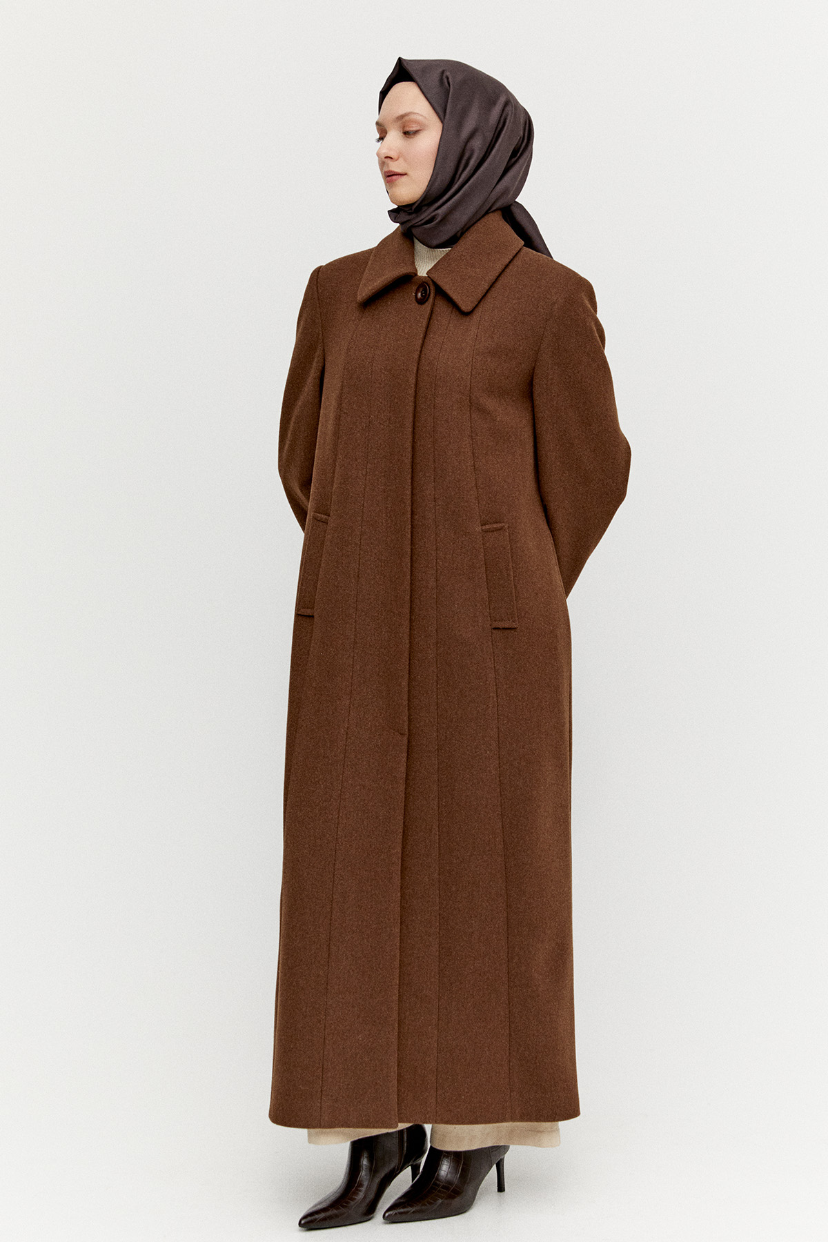 Büyük Beden Dikiş Detaylı Kaşe Manto