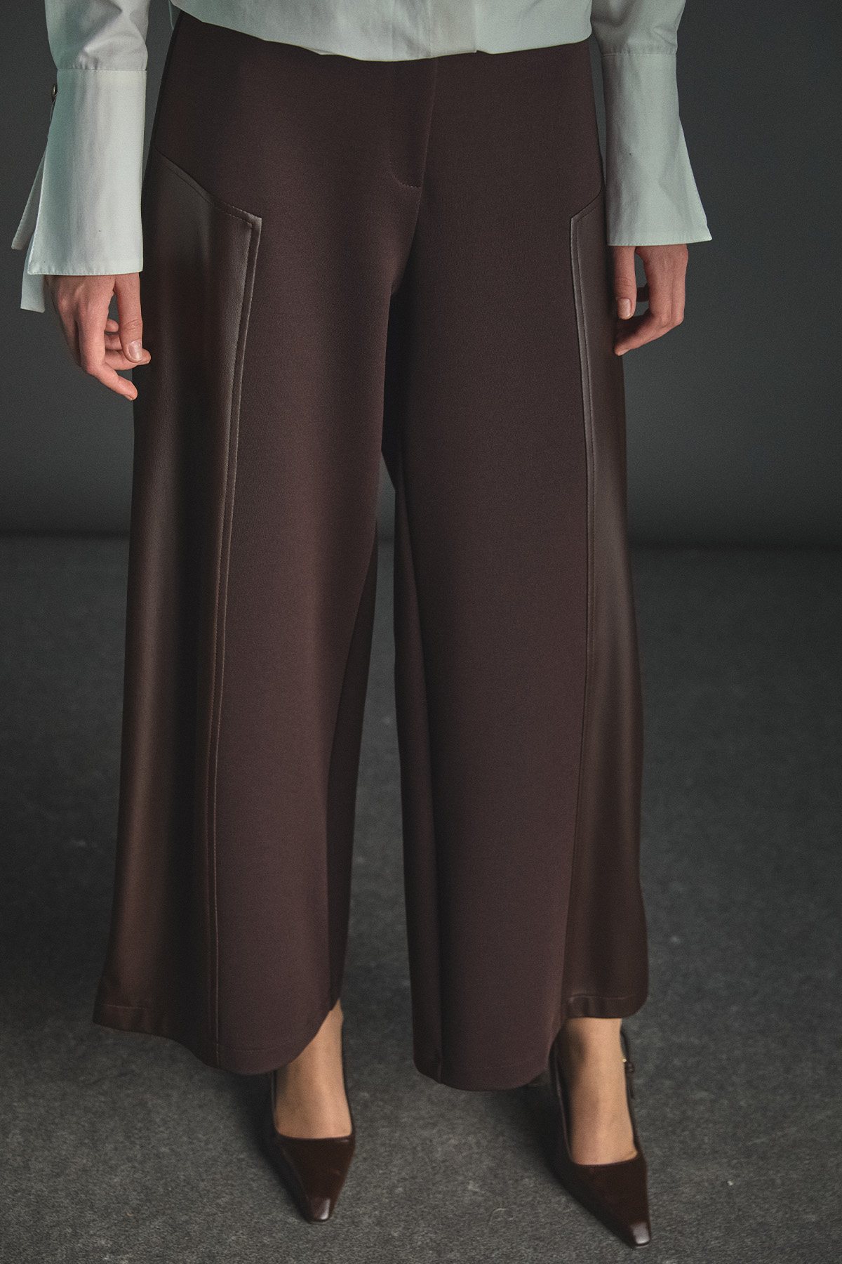 Suni Deri Parçalı Pantolon