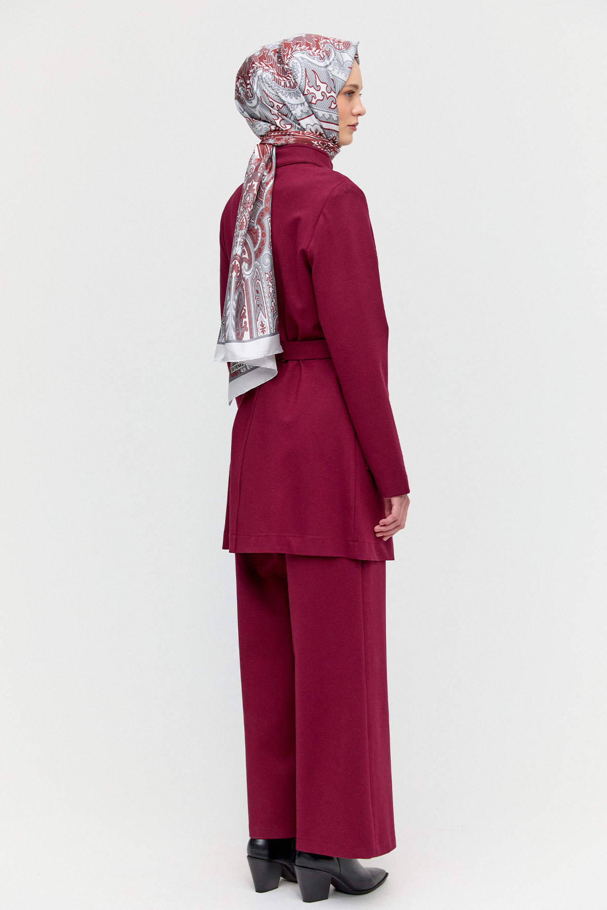 Taş Detaylı Kemerli İkili Takım