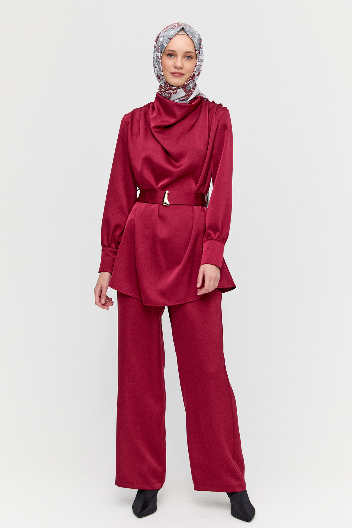 Metal Aksesuarlı İkili Saten Takım