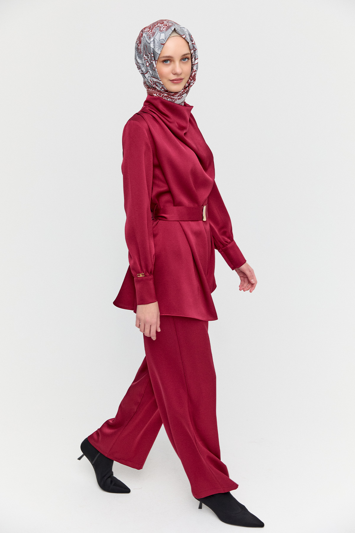 Metal Aksesuarlı İkili Saten Takım