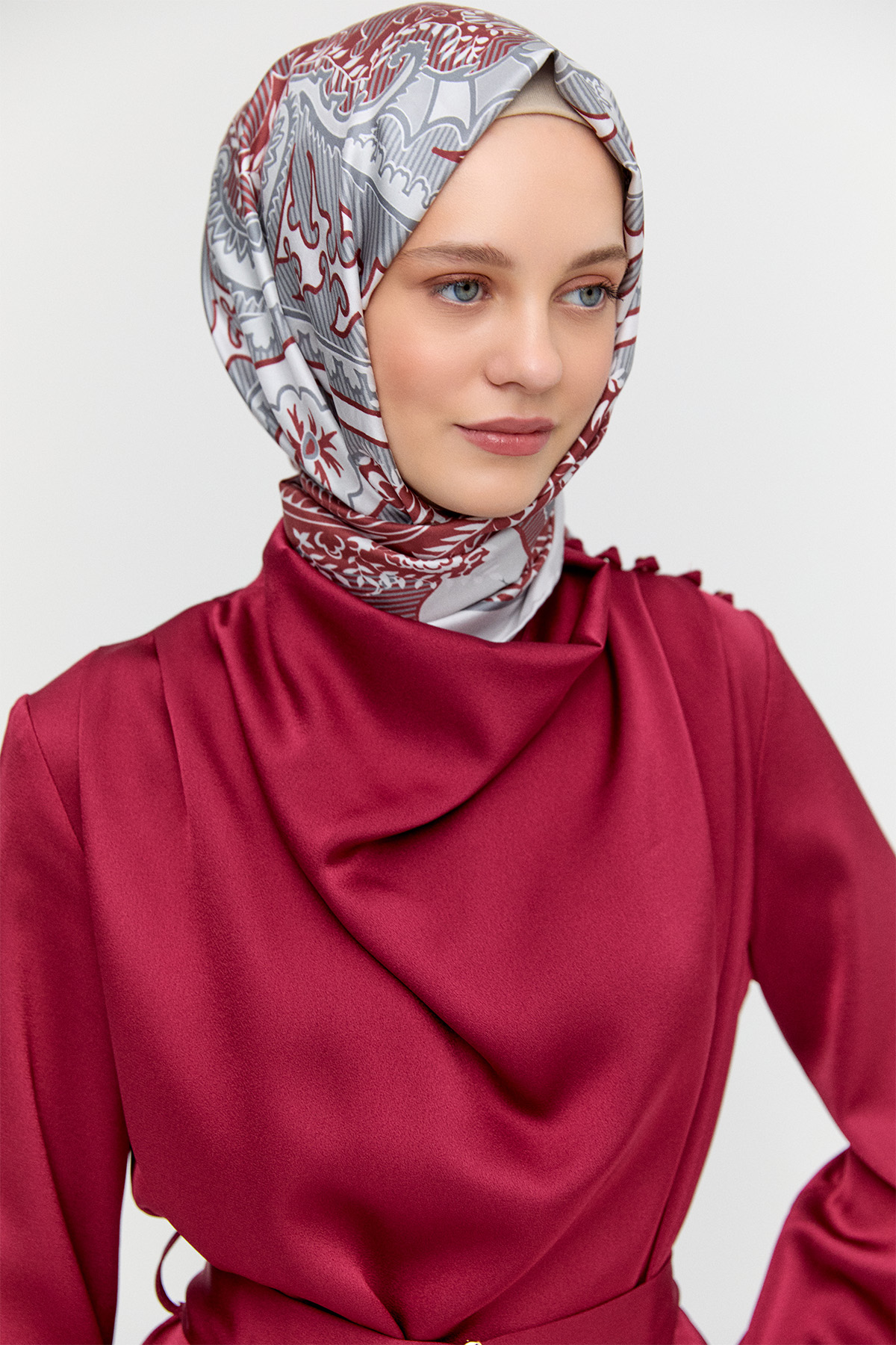 Metal Aksesuarlı İkili Saten Takım