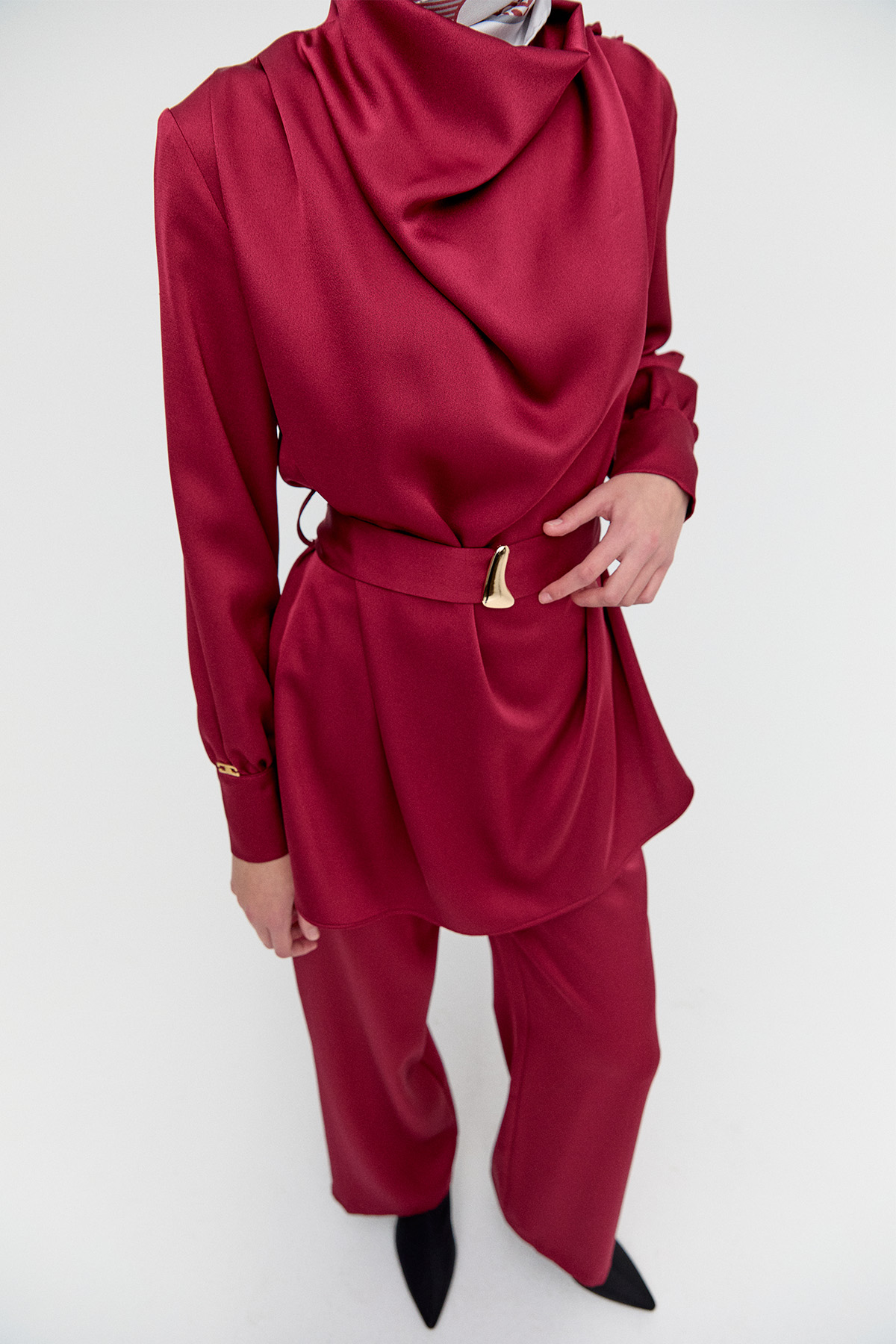 Metal Aksesuarlı İkili Saten Takım