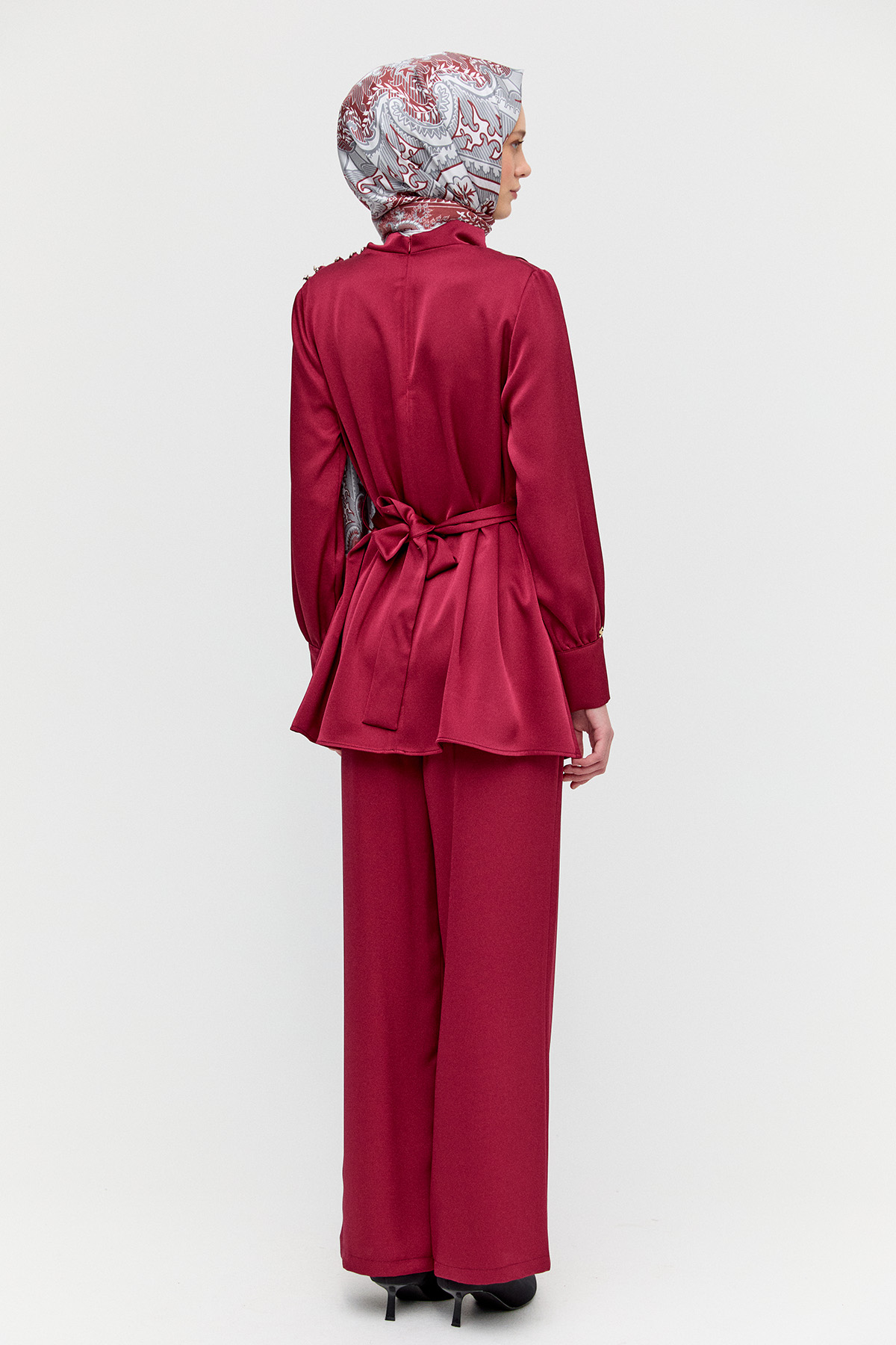 Metal Aksesuarlı İkili Saten Takım