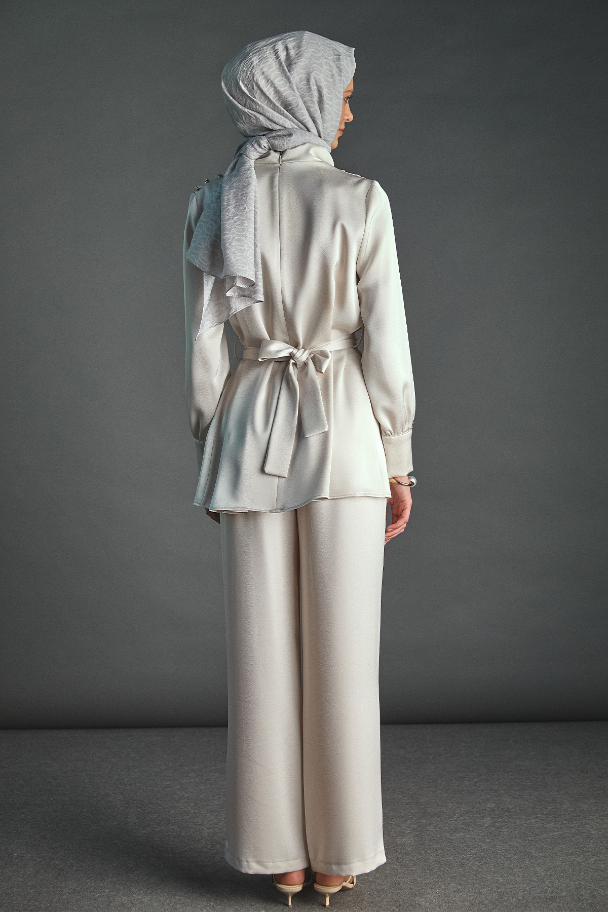 Metal Aksesuarlı İkili Saten Takım