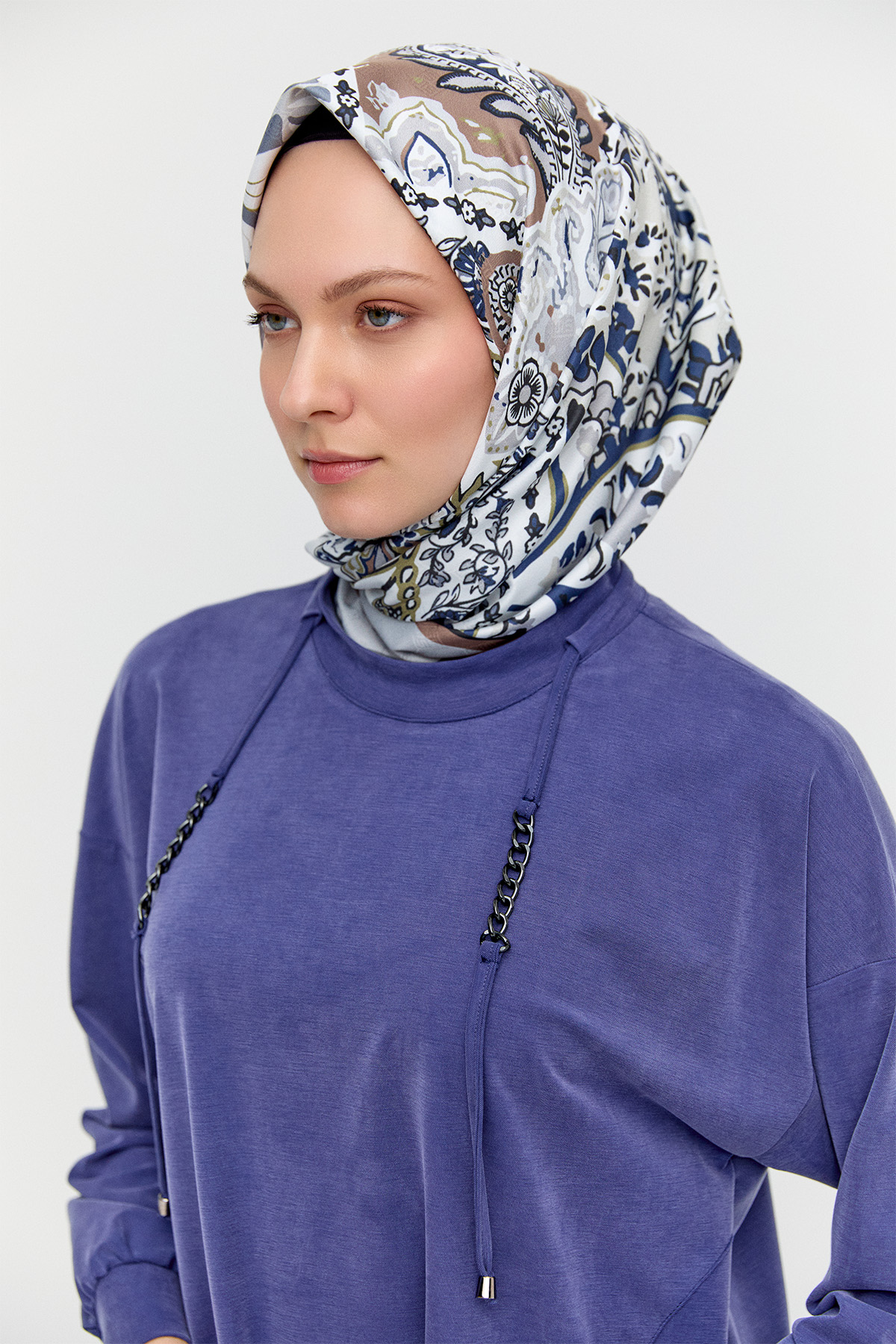 Zincir Detaylı Kuşgözlü İkili Takım