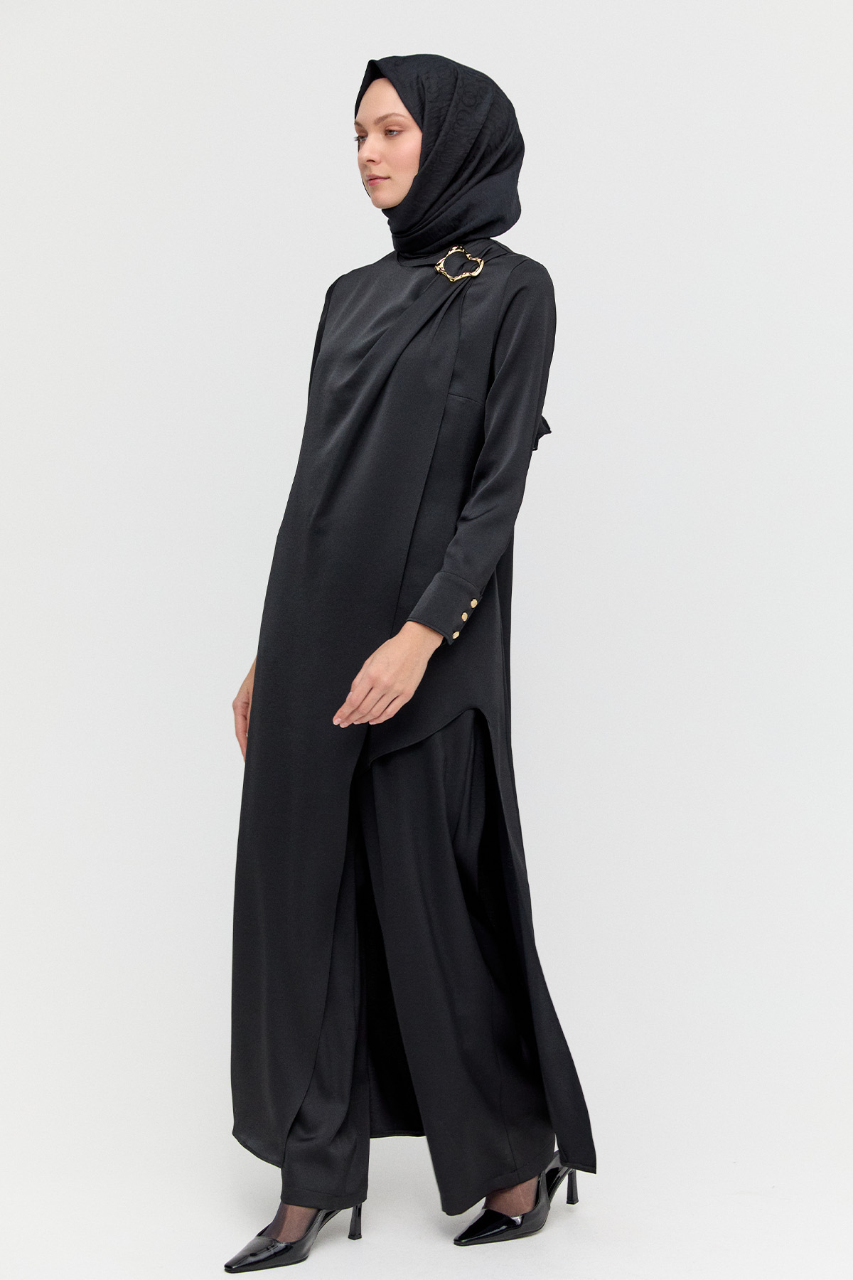 Pelerin Detaylı Toka Fularlı Tulum