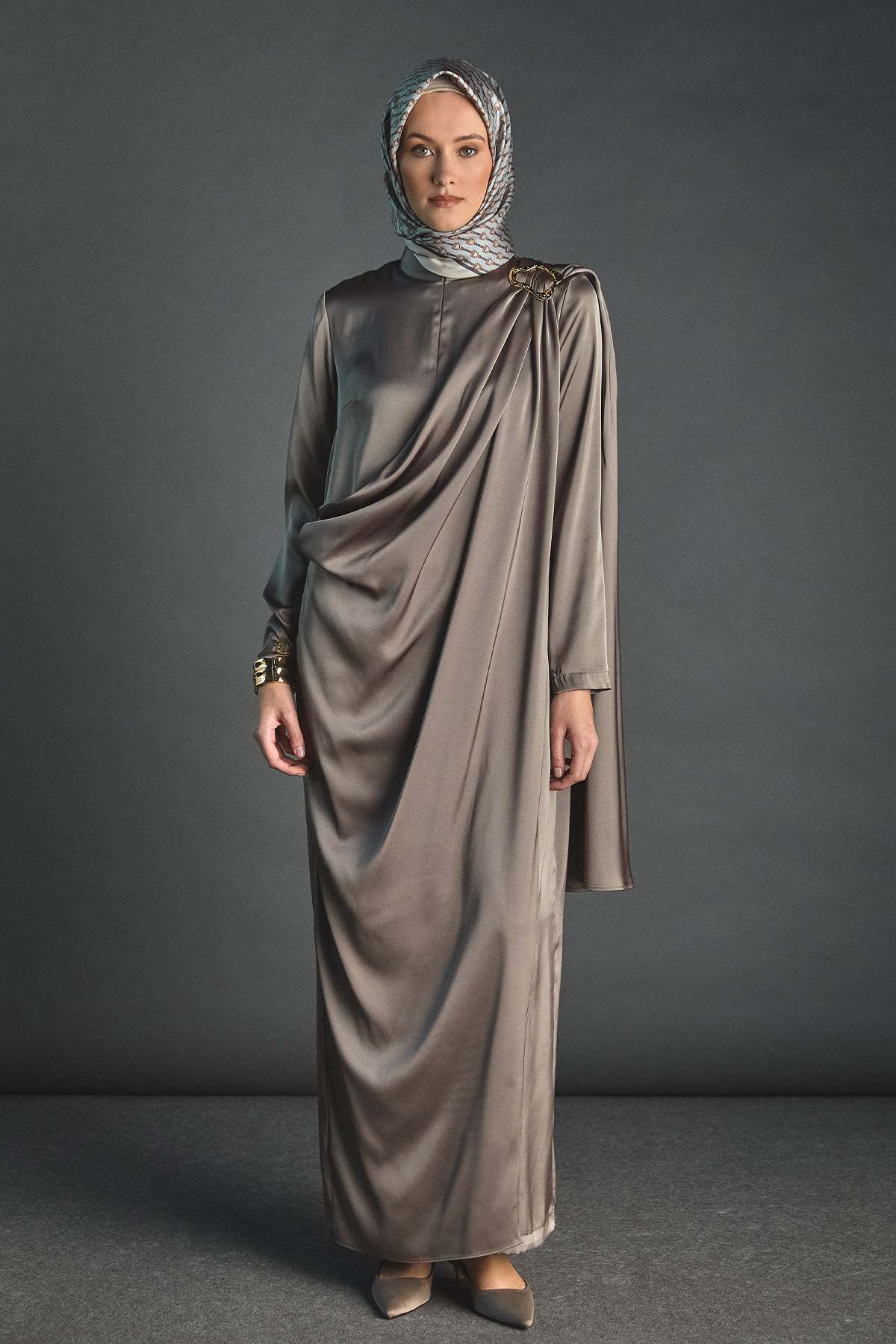 Pelerin Detaylı Toka Fularlı Tulum