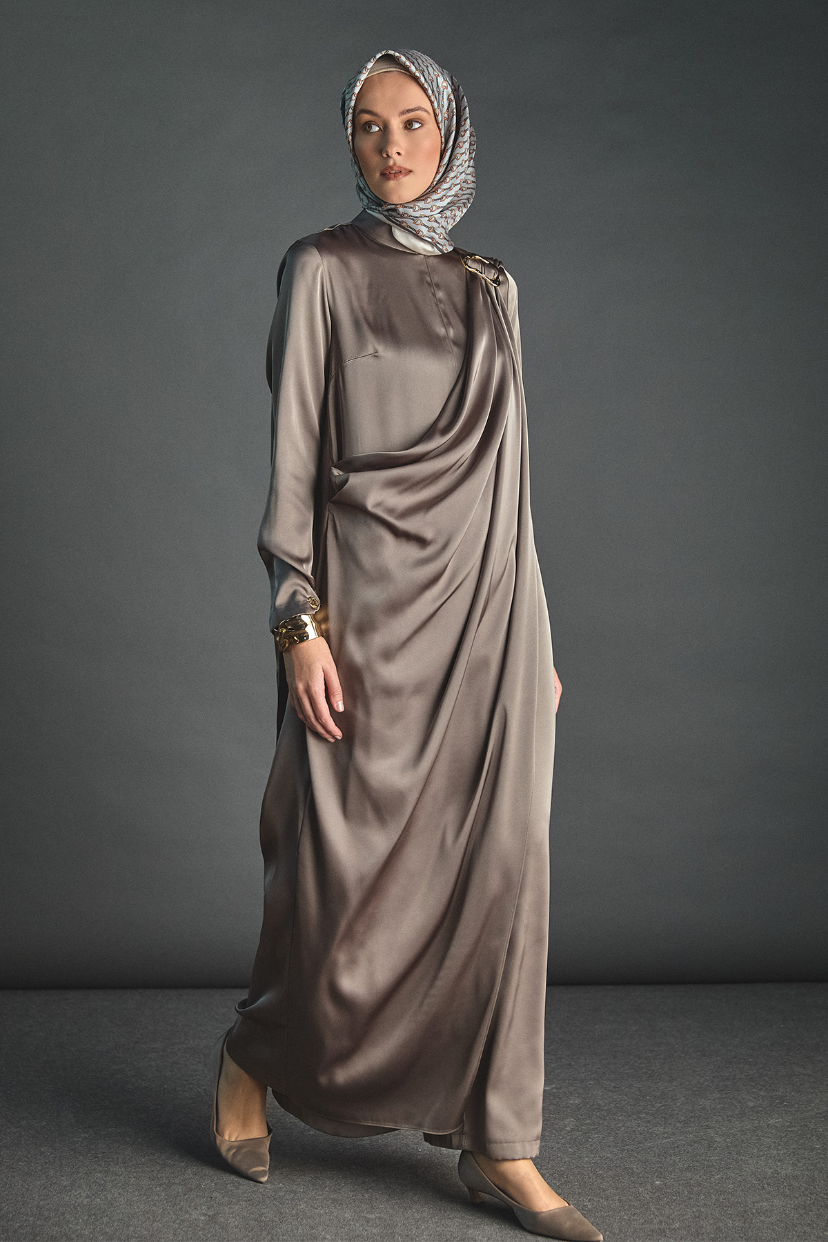 Pelerin Detaylı Toka Fularlı Tulum