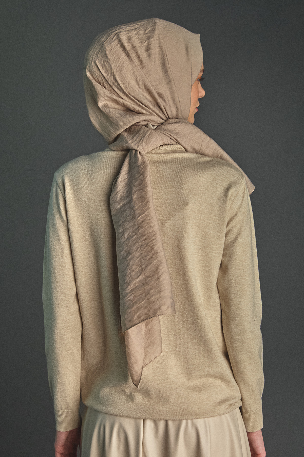 İnci ve Taş Detaylı Yaprak Desenli Triko