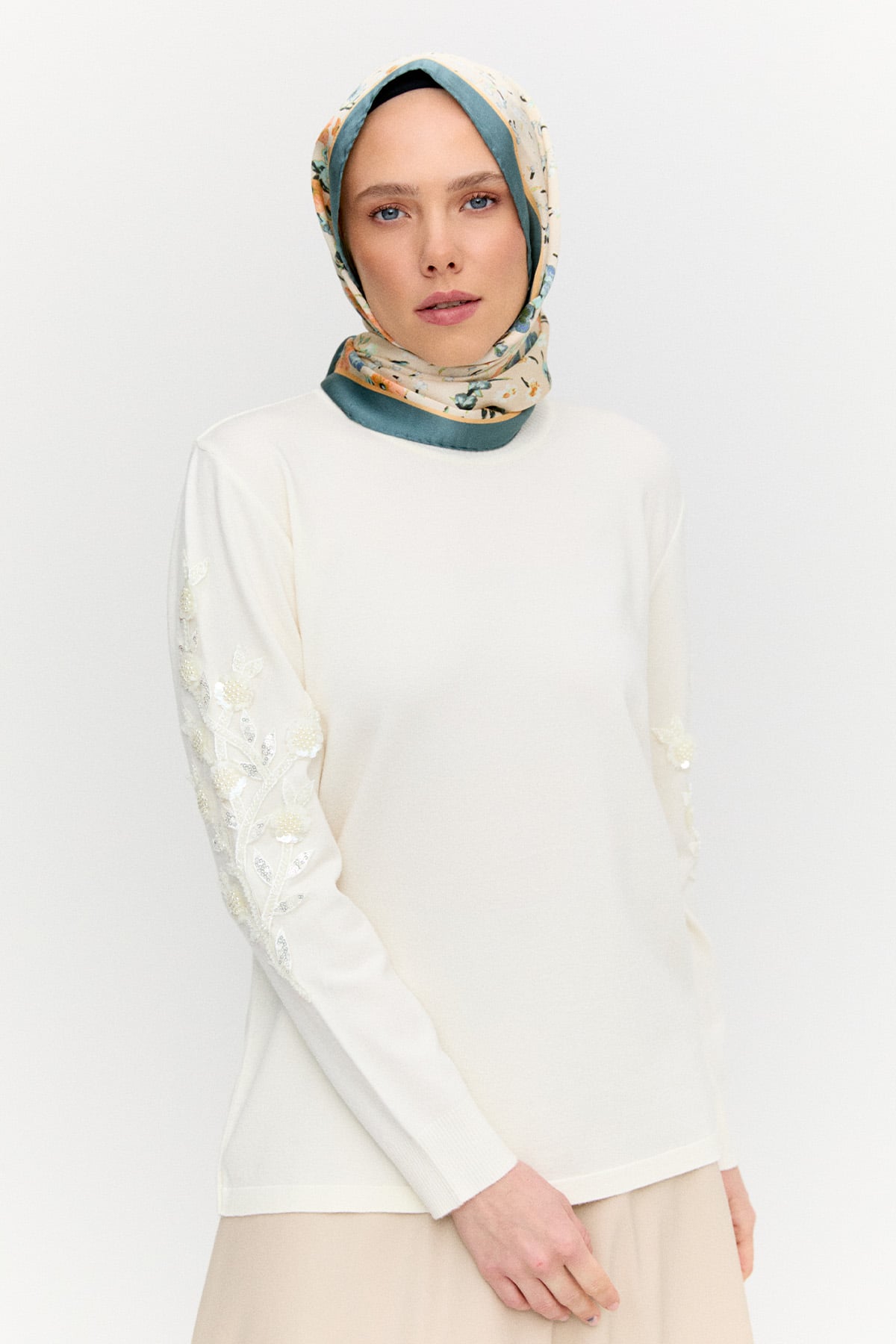 Çiçek Motifli Triko Tunik, Tesettür Giyim