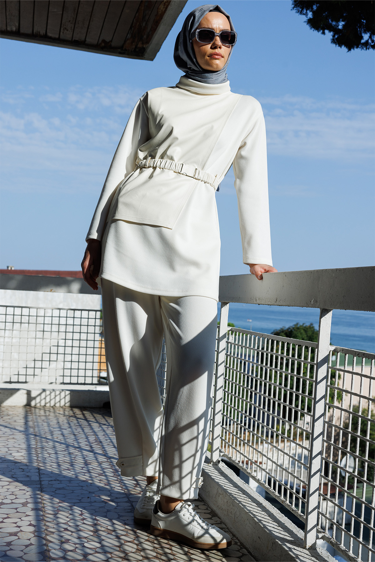 Asimetrik Suni Deri Detaylı Örme Tunik