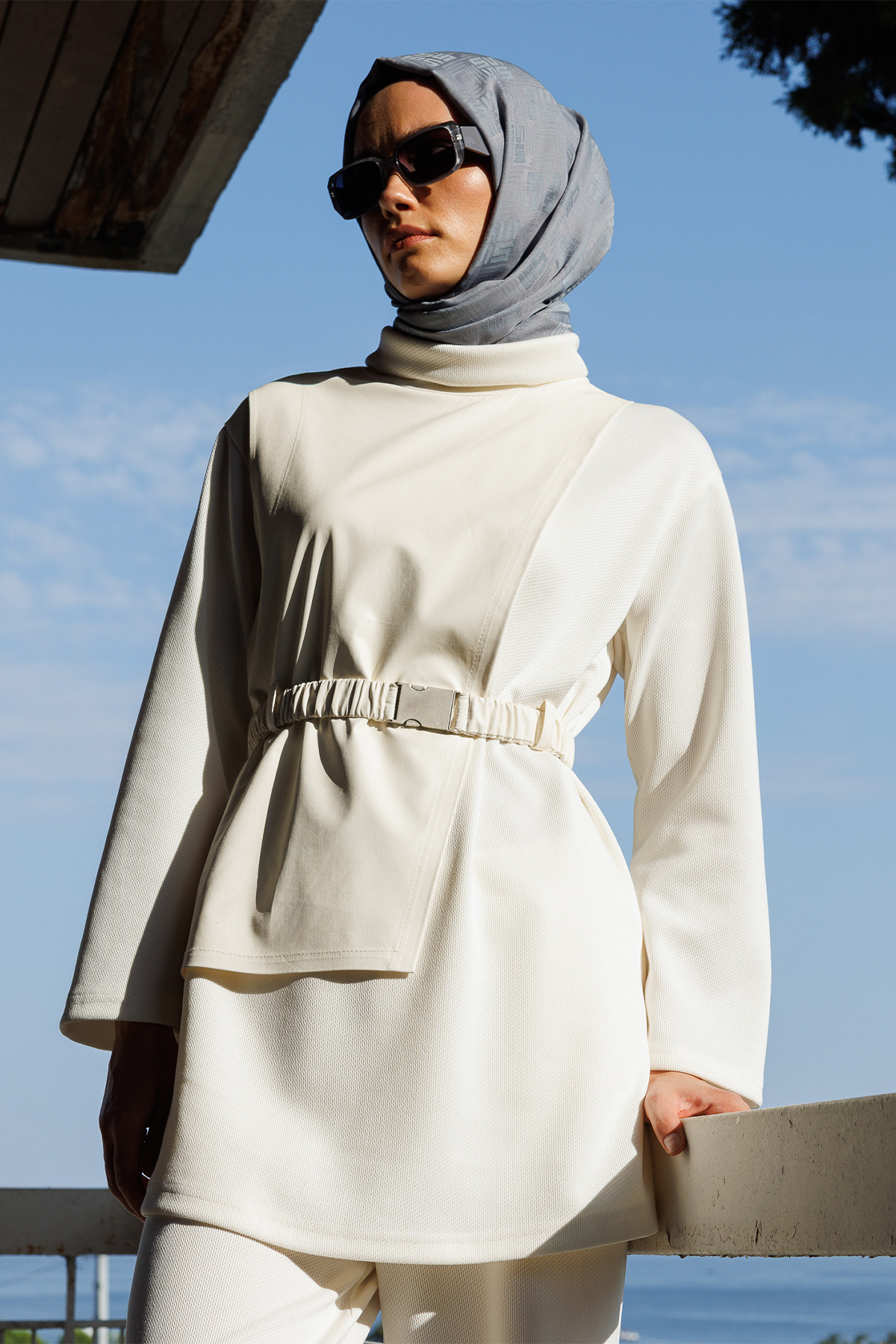 Asimetrik Suni Deri Detaylı Örme Tunik