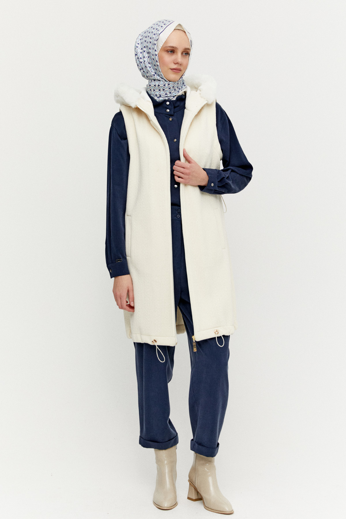 Şardonlu Kürk Kapüşonlu Dokulu Yelek