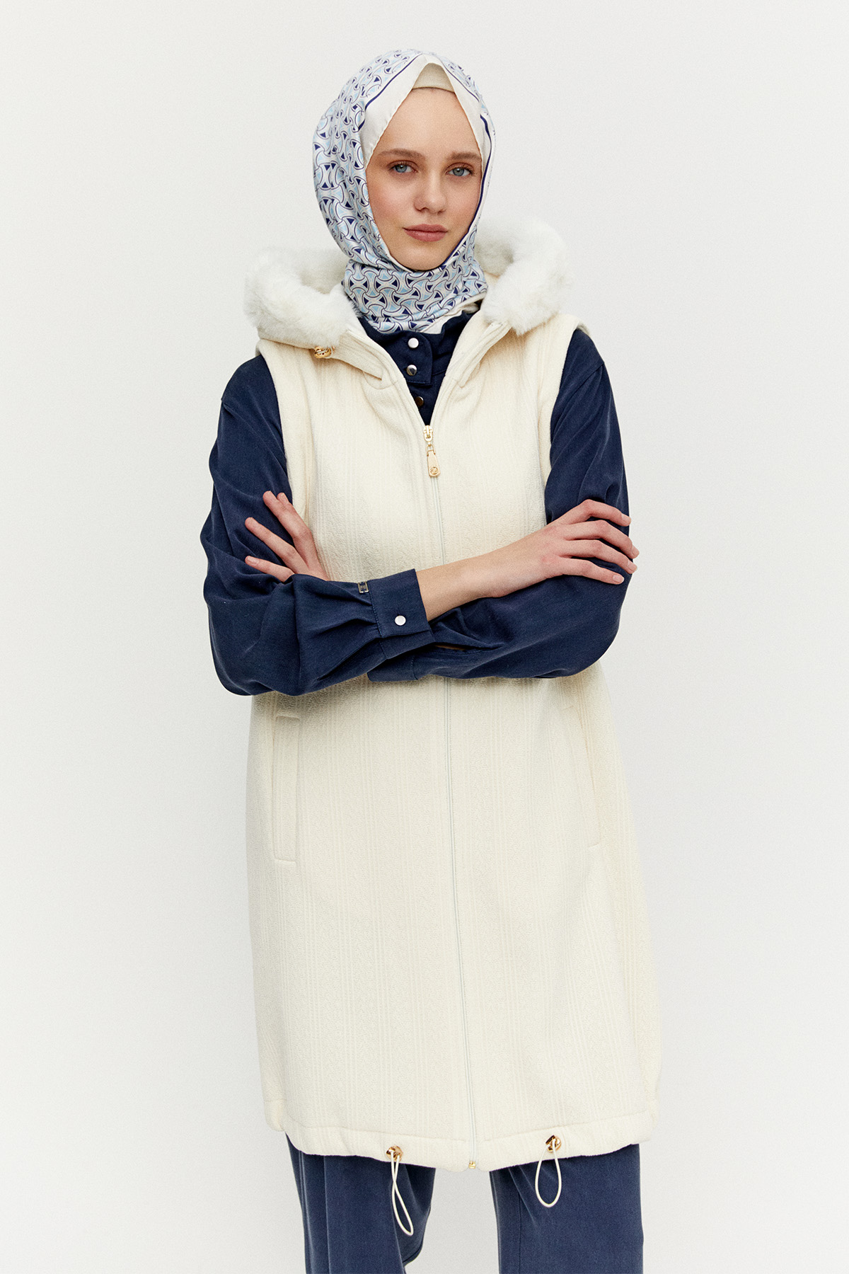 Şardonlu Kürk Kapüşonlu Dokulu Yelek