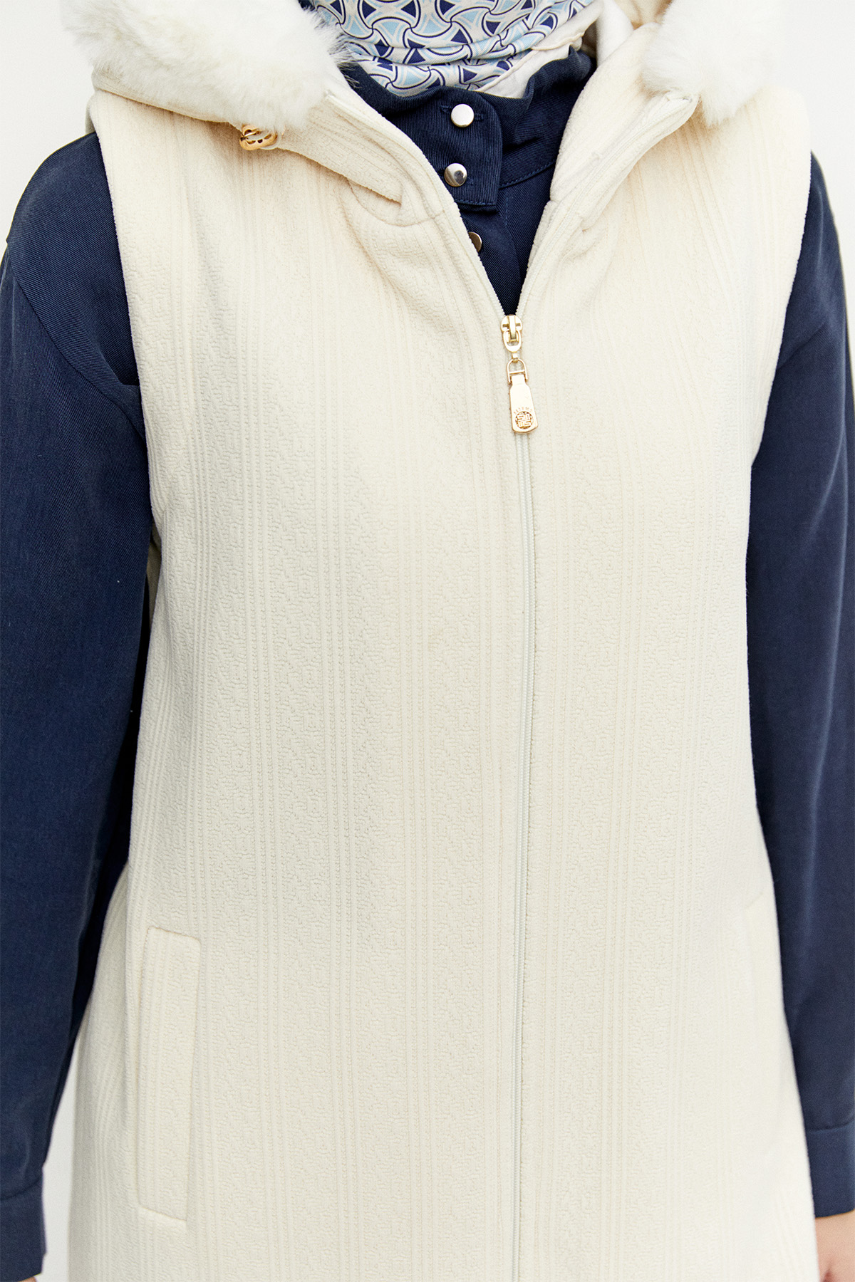 Şardonlu Kürk Kapüşonlu Dokulu Yelek