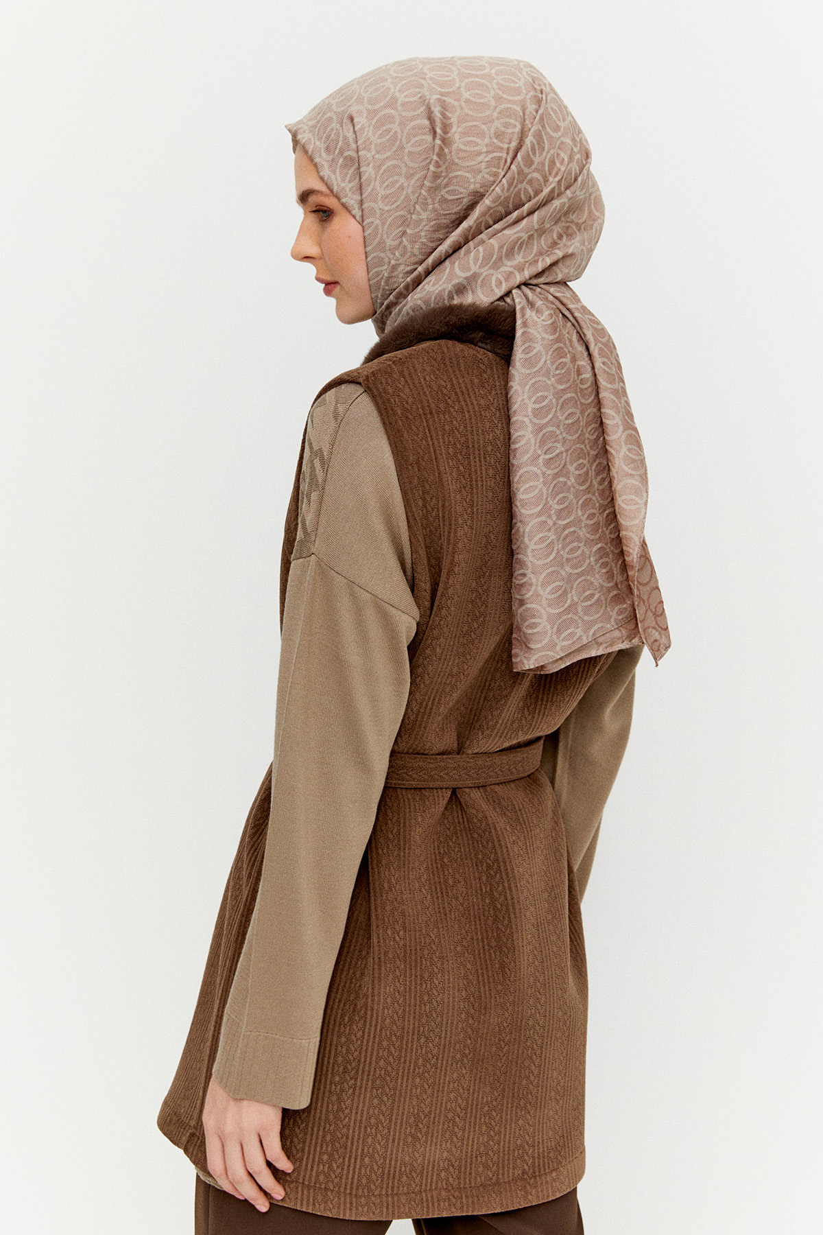 Kemerli Şal Yakalı Suni Kürklü Yelek