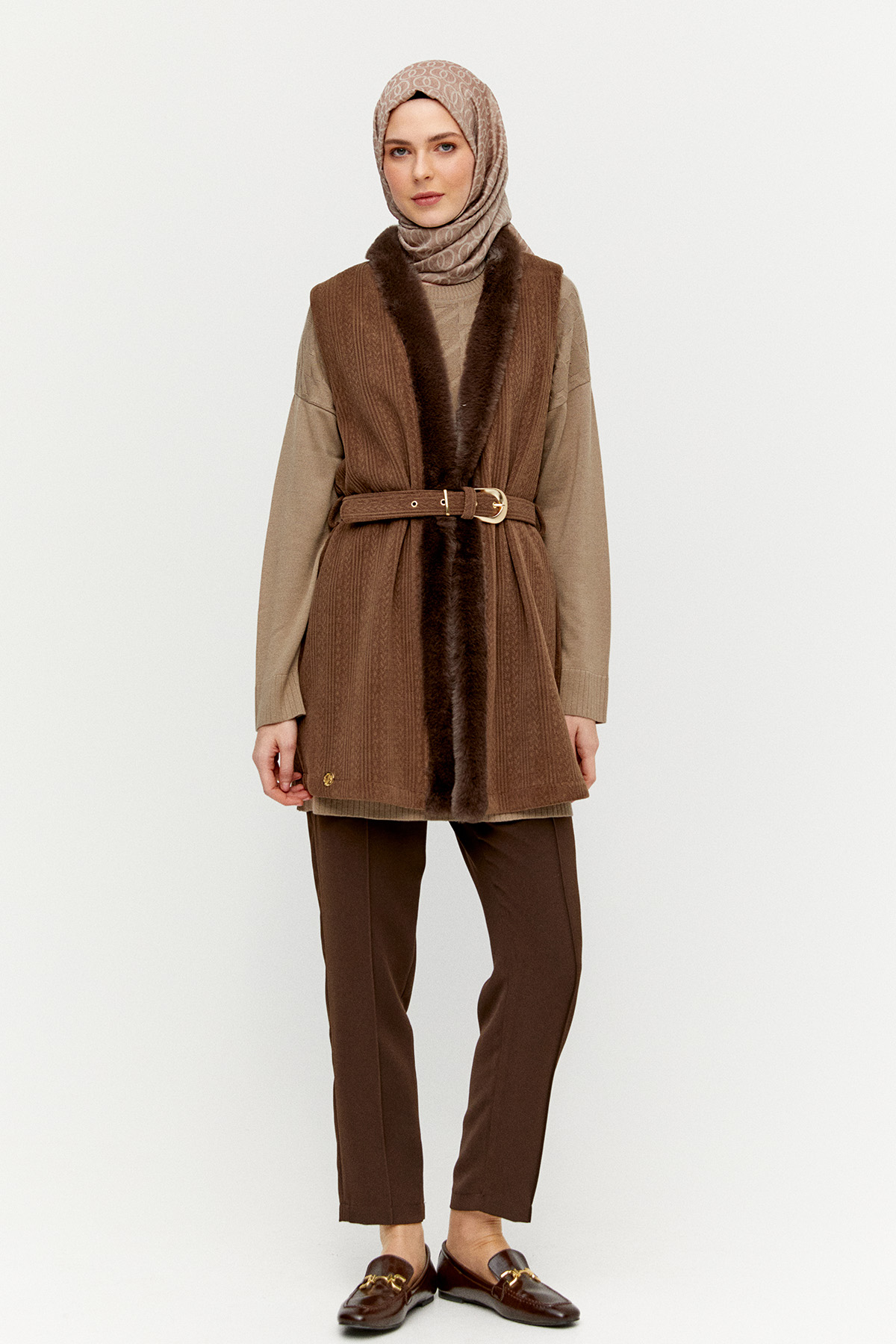 Kemerli Şal Yakalı Suni Kürklü Yelek